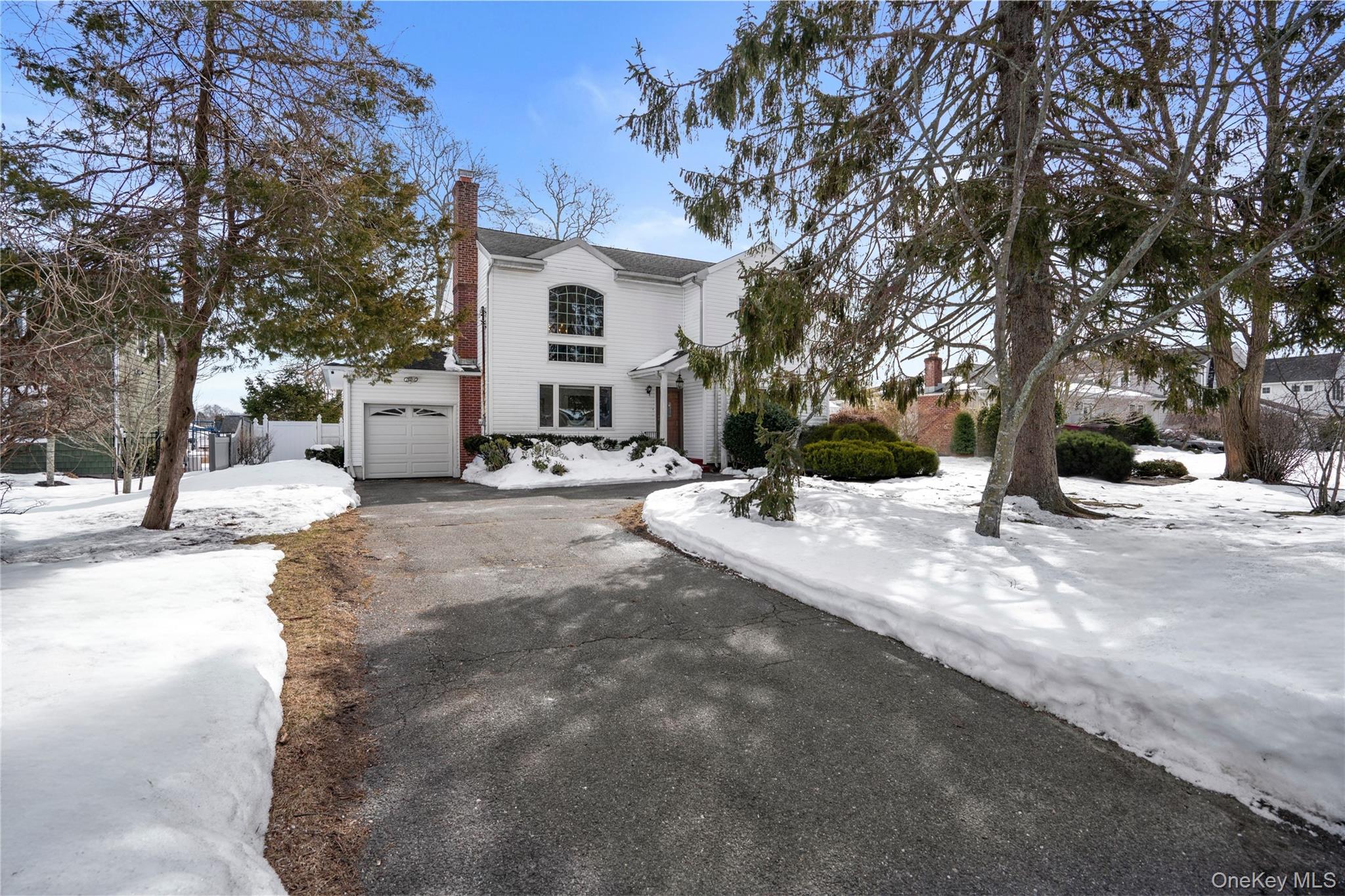 53 Hewitt Boulevard