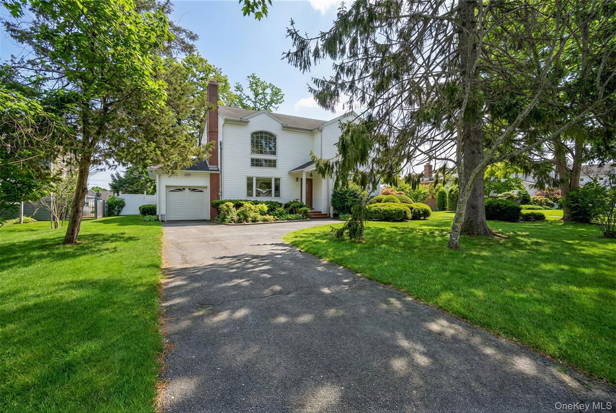 53 Hewitt Boulevard