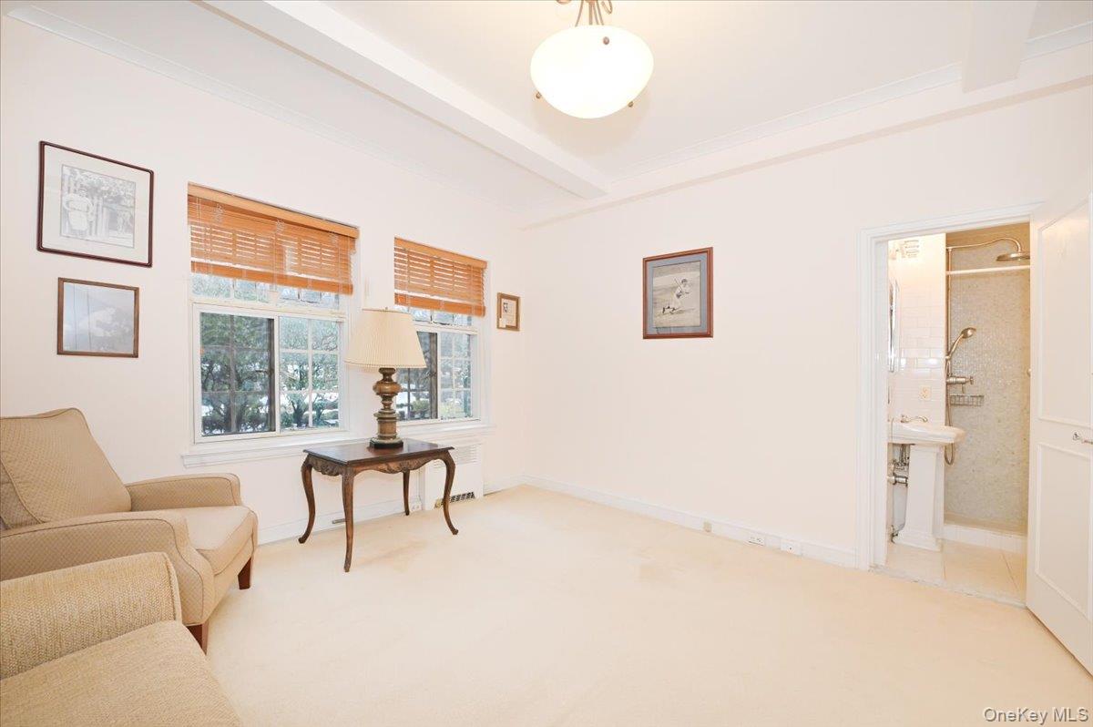 160 MIDDLE NECK RD Unit: 2-G