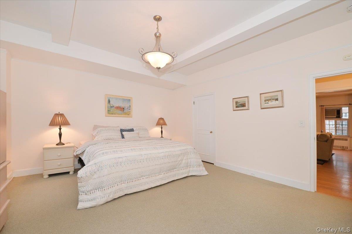 160 MIDDLE NECK RD Unit: 2-G