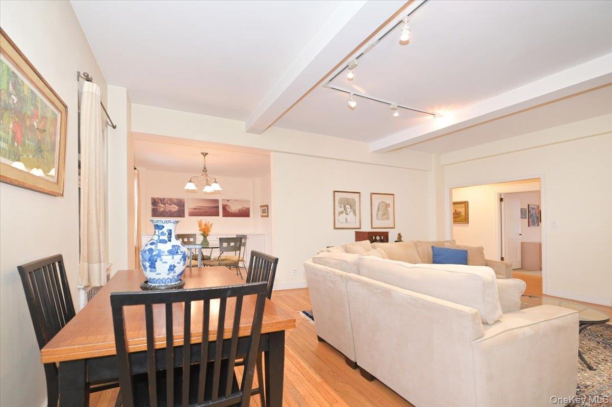 160 MIDDLE NECK RD Unit: 2-G