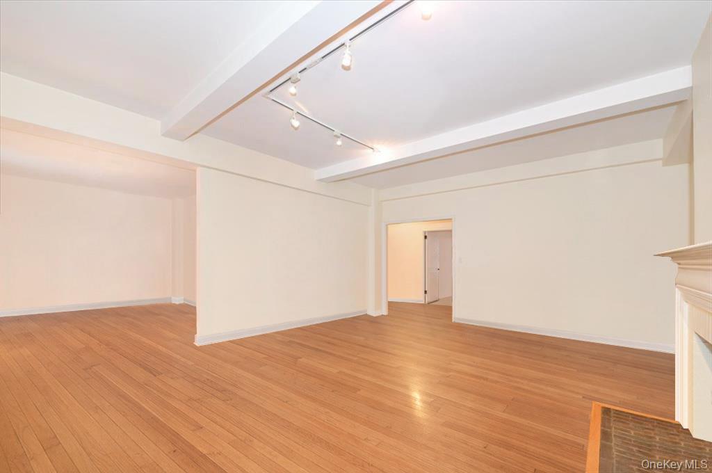 160 MIDDLE NECK RD Unit: 2-G