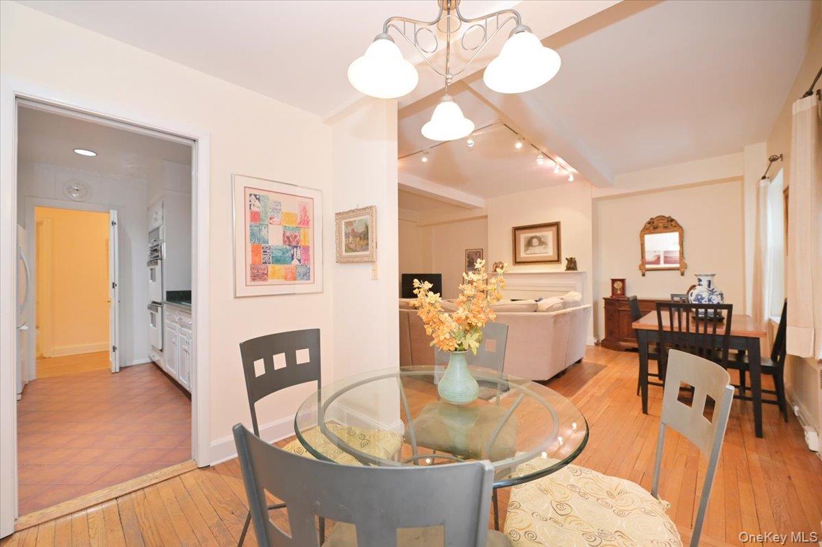 160 MIDDLE NECK RD Unit: 2-G