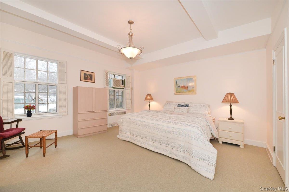 160 MIDDLE NECK RD Unit: 2-G