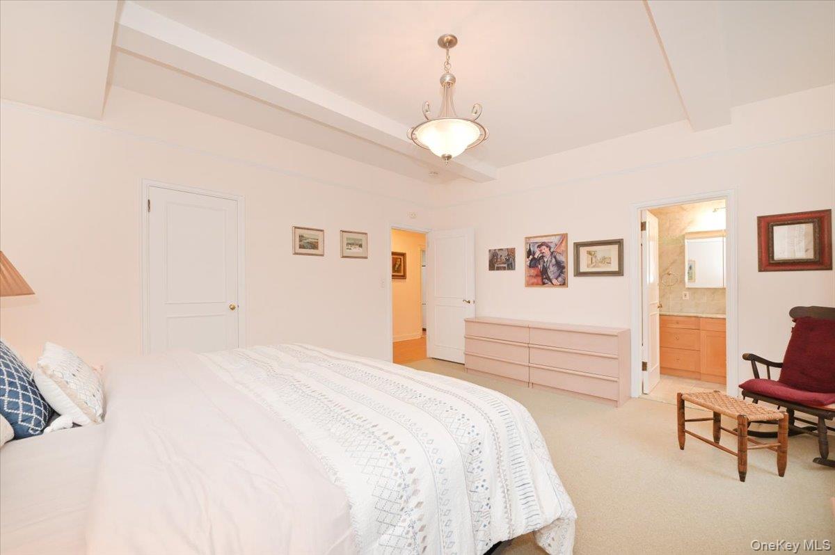 160 MIDDLE NECK RD Unit: 2-G