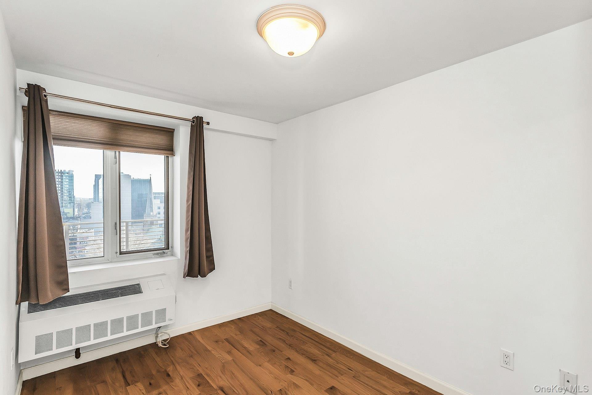 37-20 Prince Street Unit: 10D