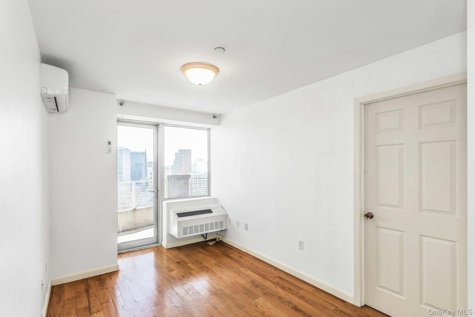 37-20 Prince Street Unit: 10D