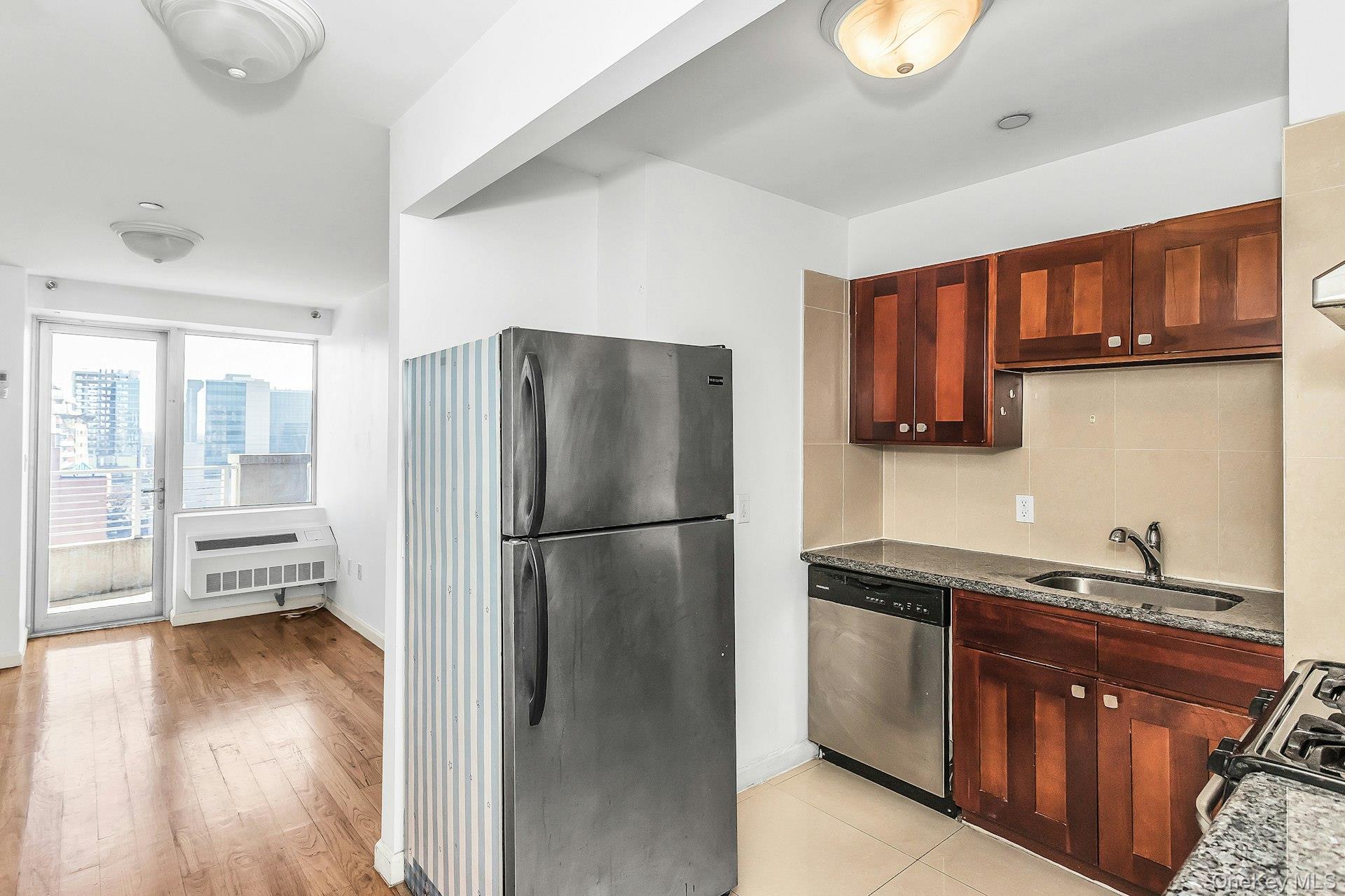 37-20 Prince Street Unit: 10D
