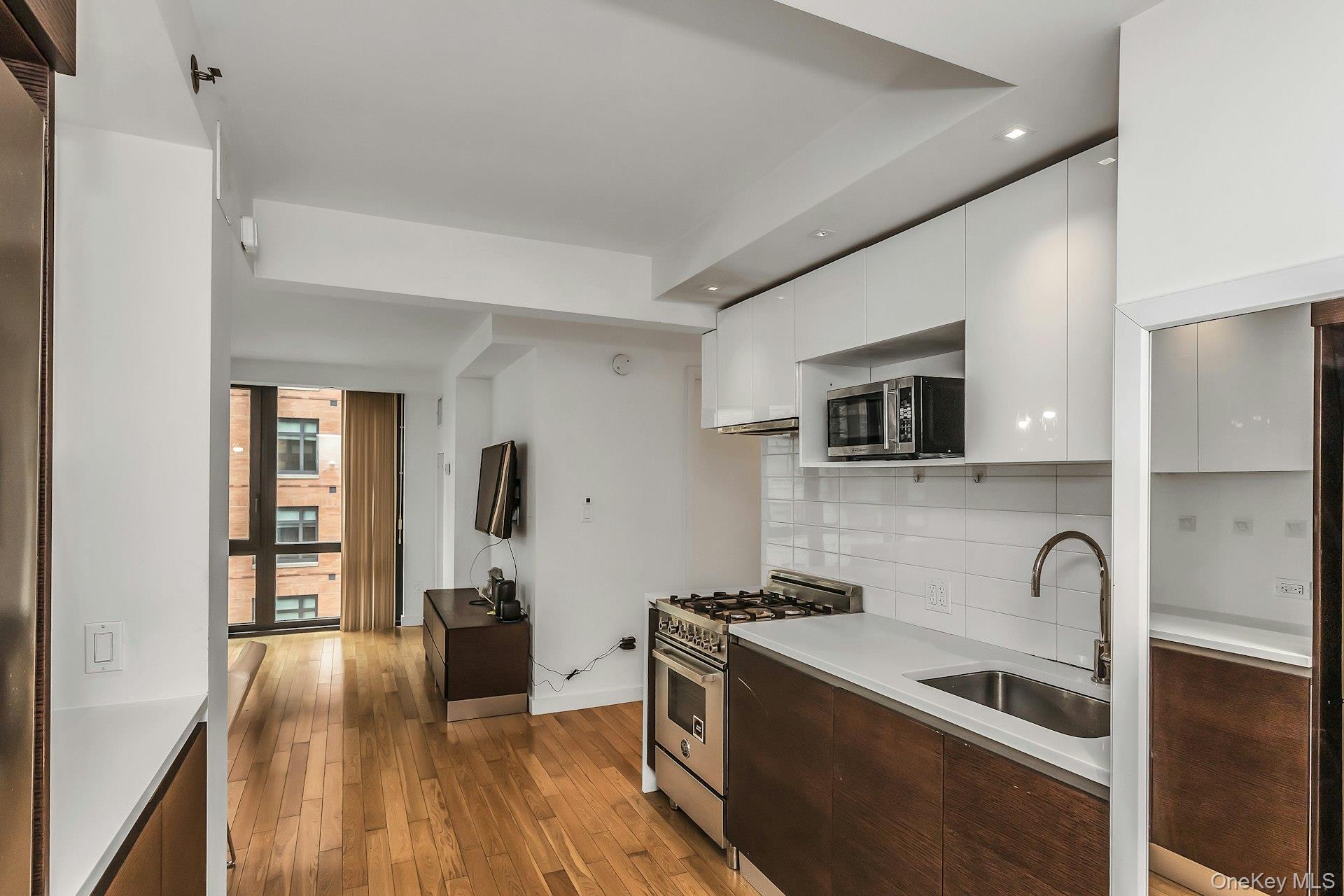 39-16 Prince Street Unit: 5E