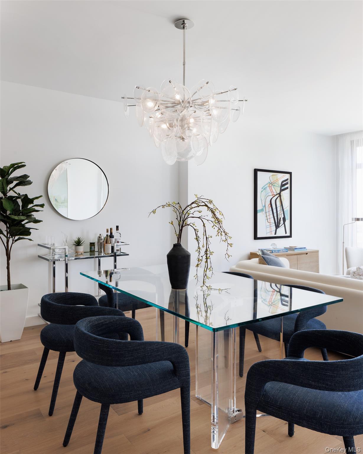 140 Boardwalk Unit: 907 B