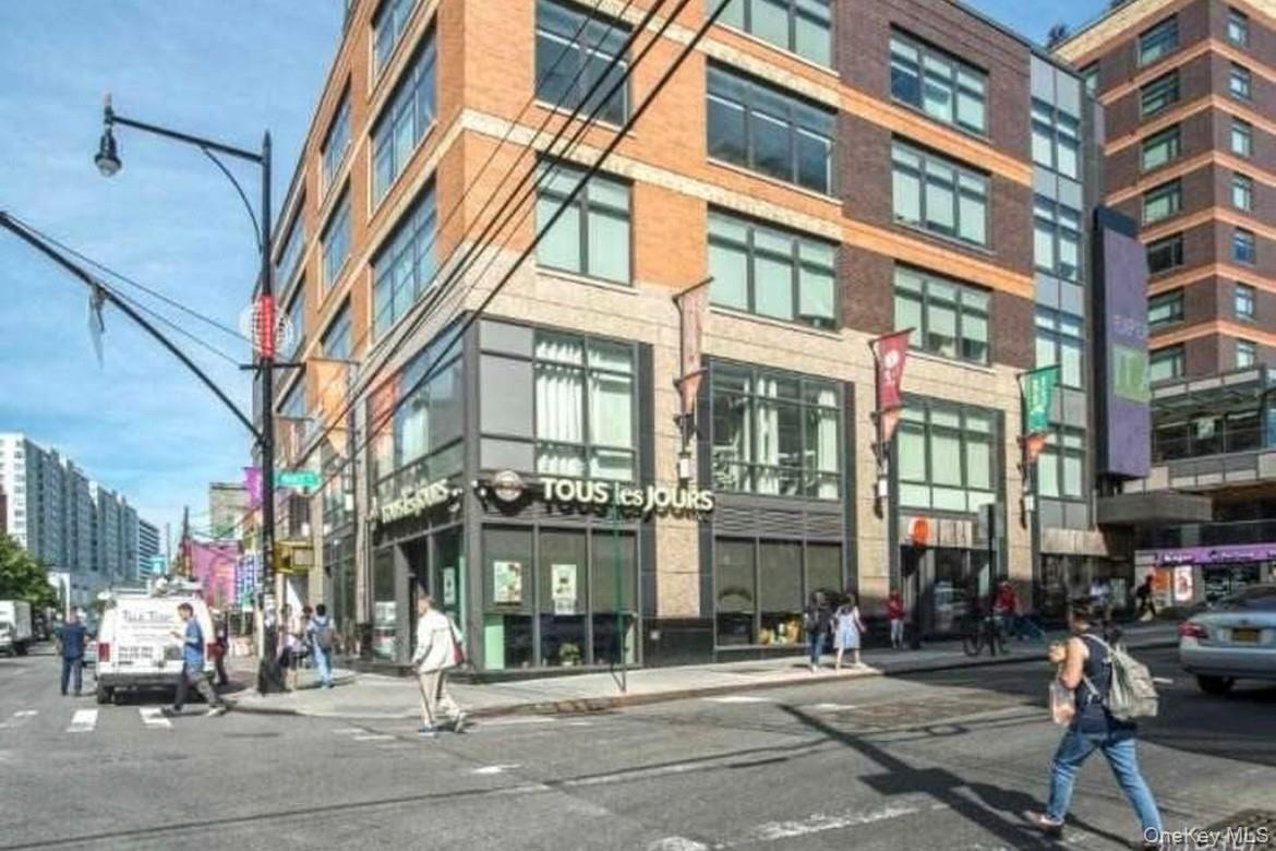 39-16 Prince Street Unit: 8C