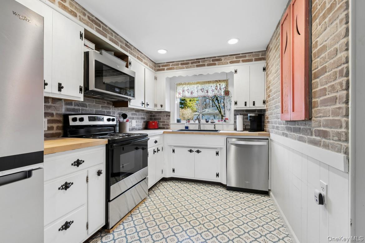 51 Lockitt Drive