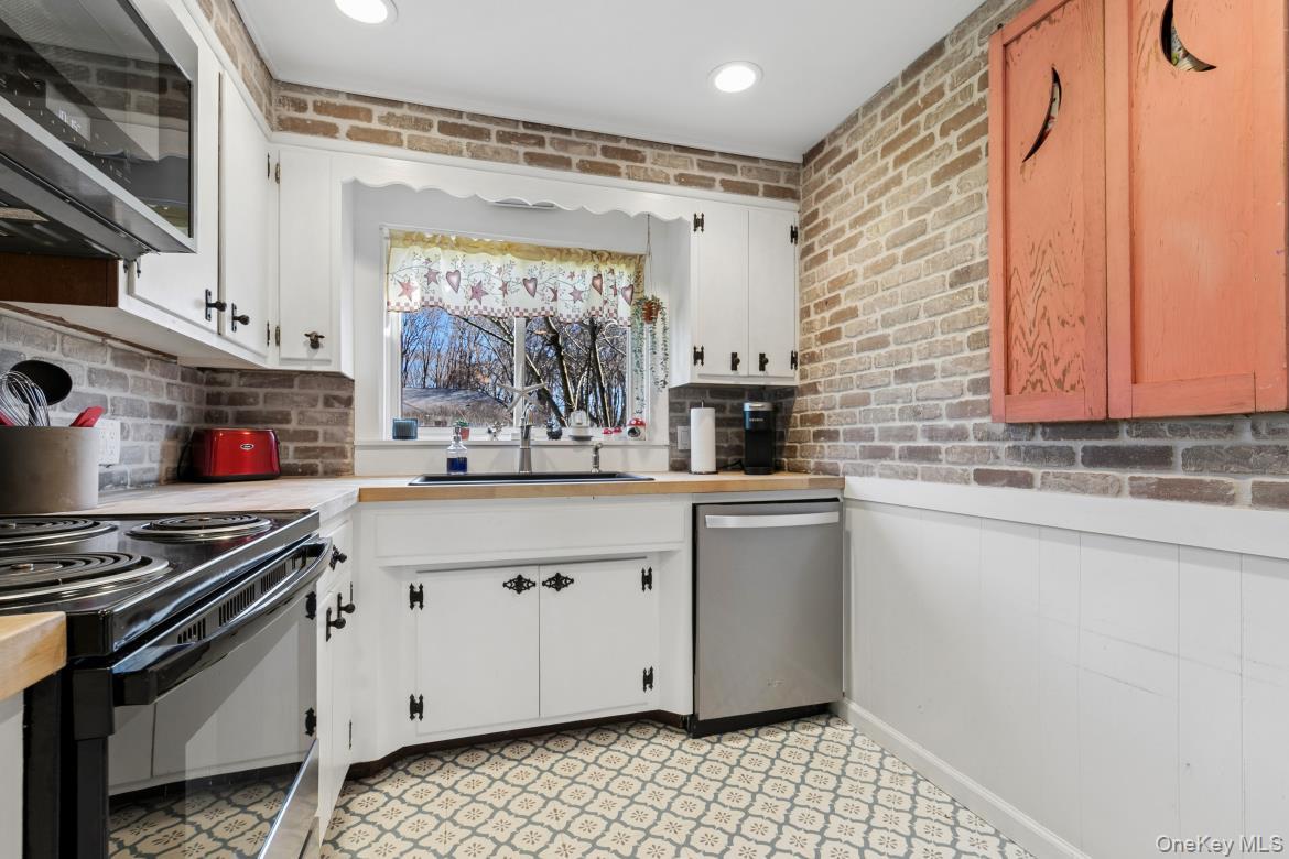 51 Lockitt Drive