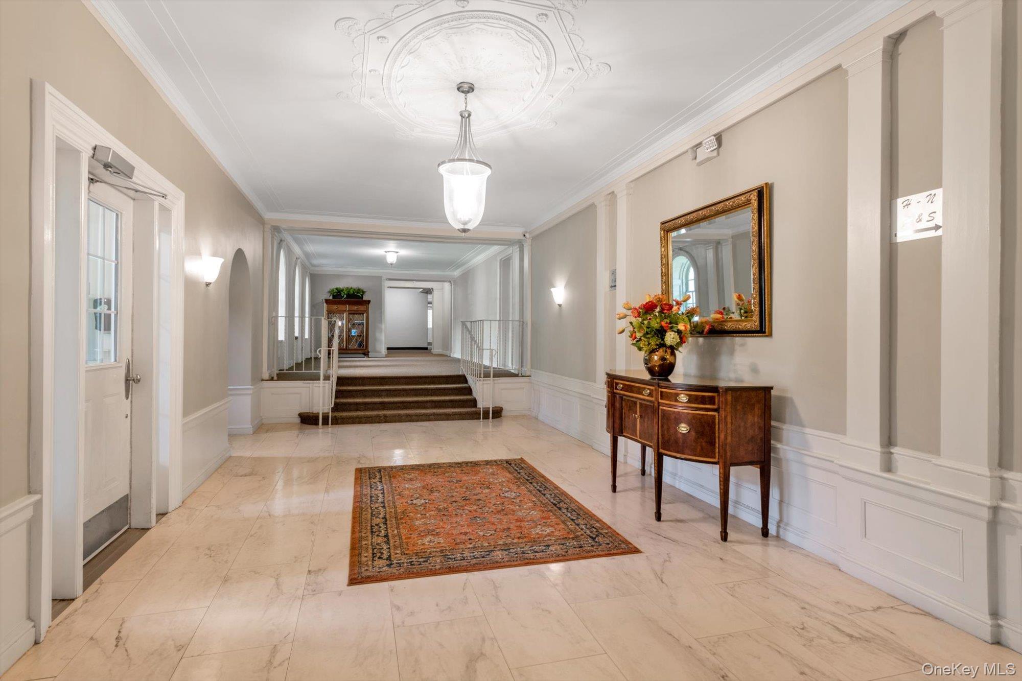 90 Knightsbridge Road Unit: 1N