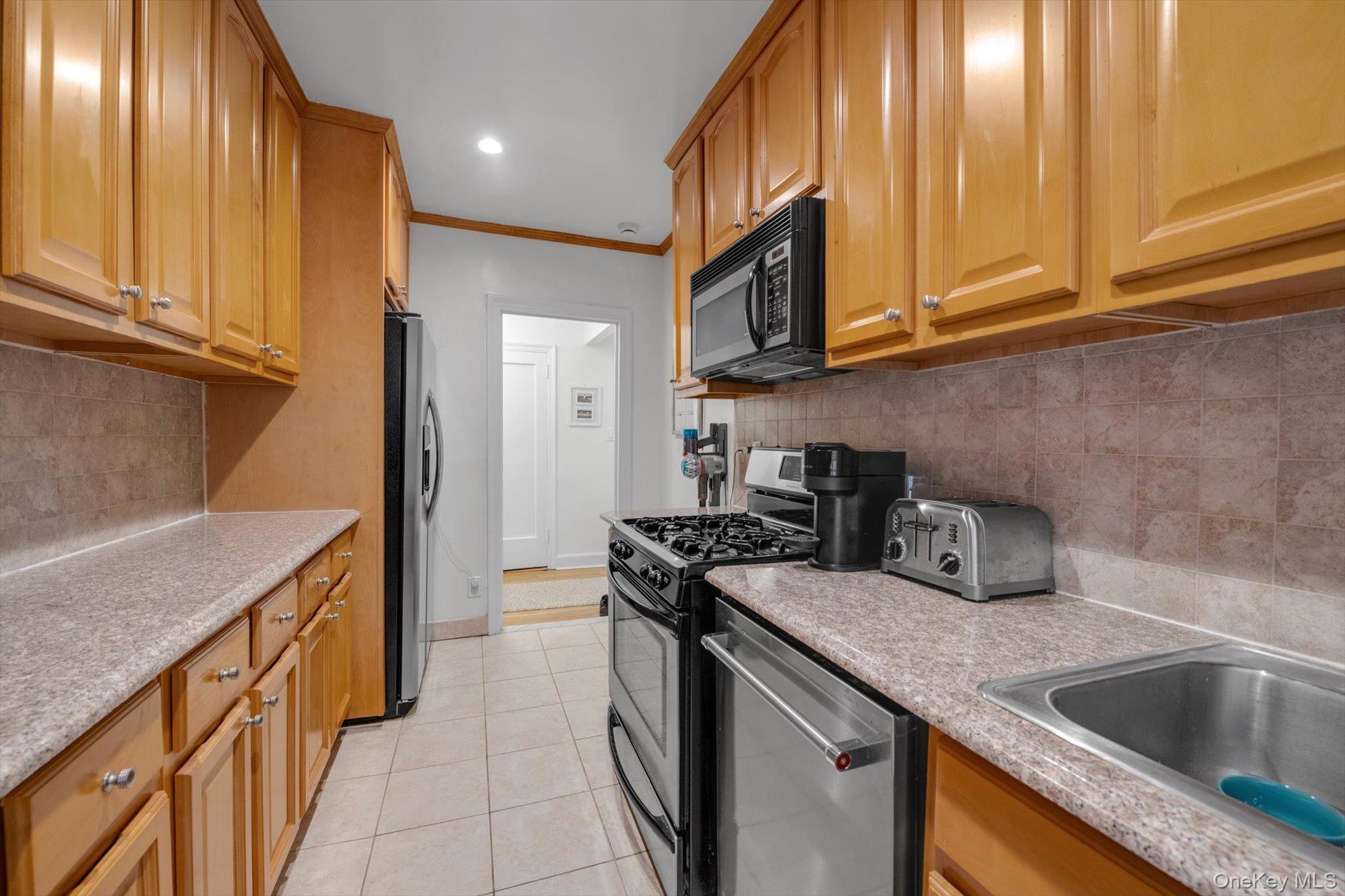 90 Knightsbridge Road Unit: 1N