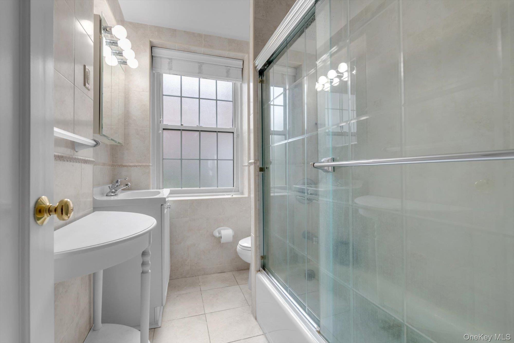 90 Knightsbridge Road Unit: 1N