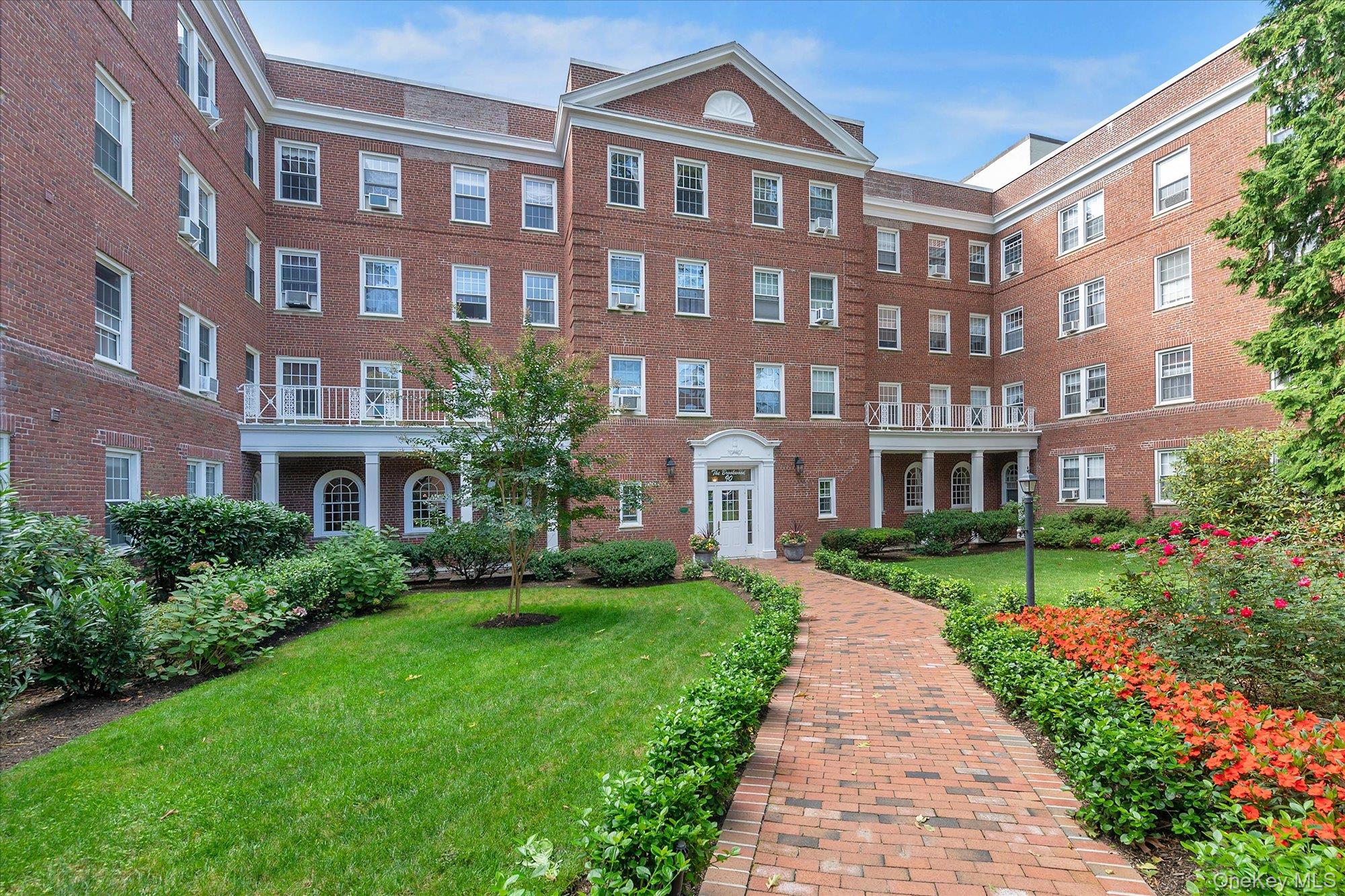 90 Knightsbridge Road Unit: 1N