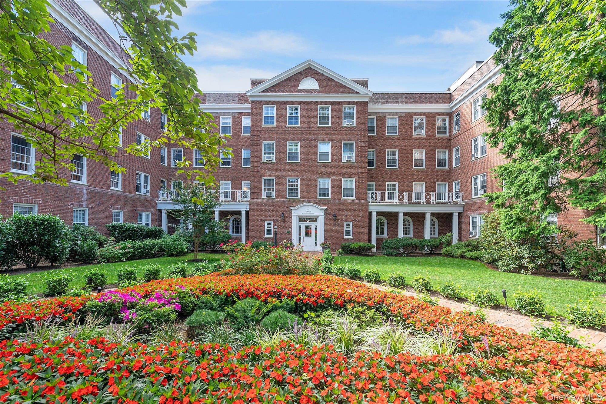 90 Knightsbridge Road Unit: 1N
