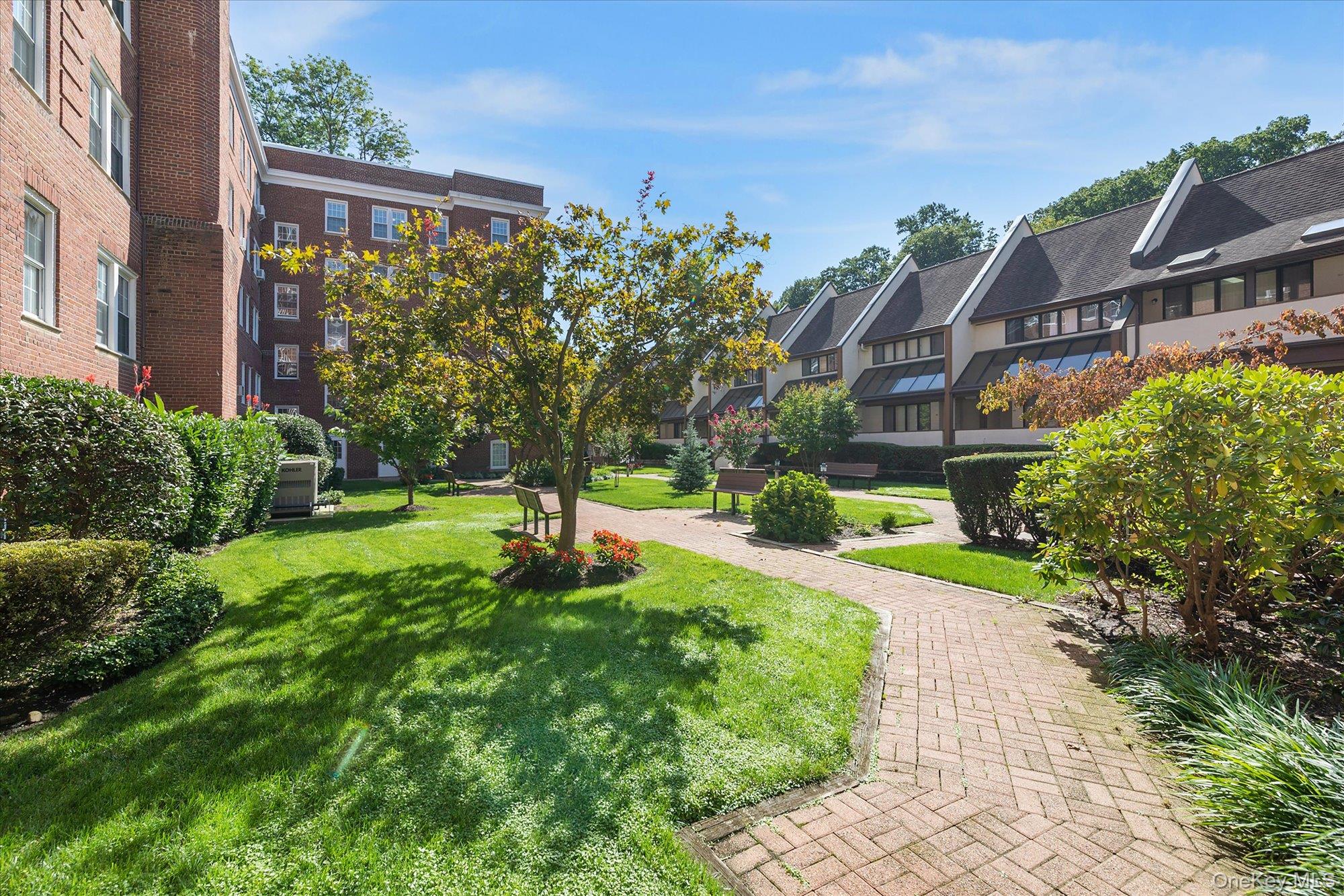 90 Knightsbridge Road Unit: 1N