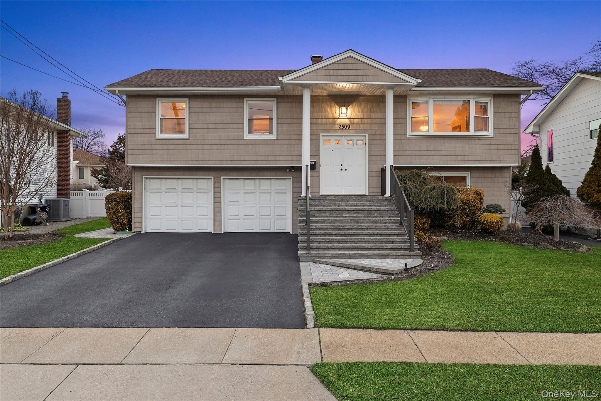 2509 Riviera Lane