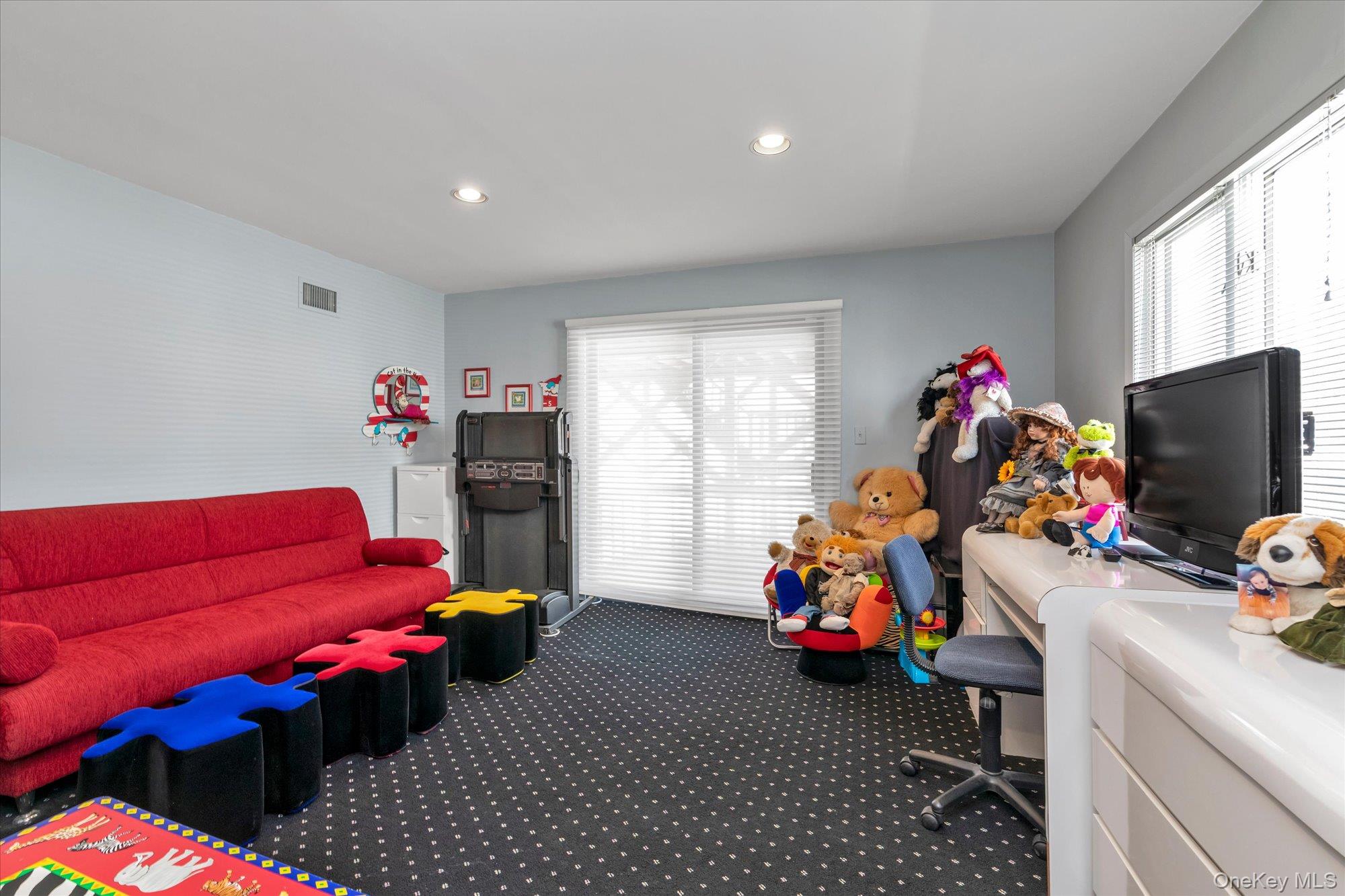 390 Silver Lane