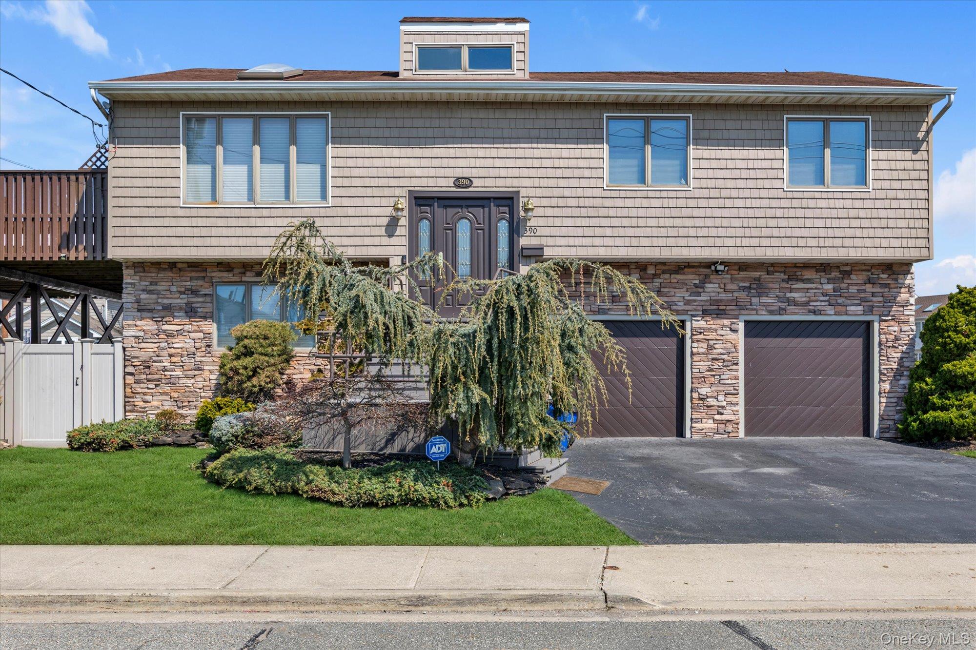 390 Silver Lane