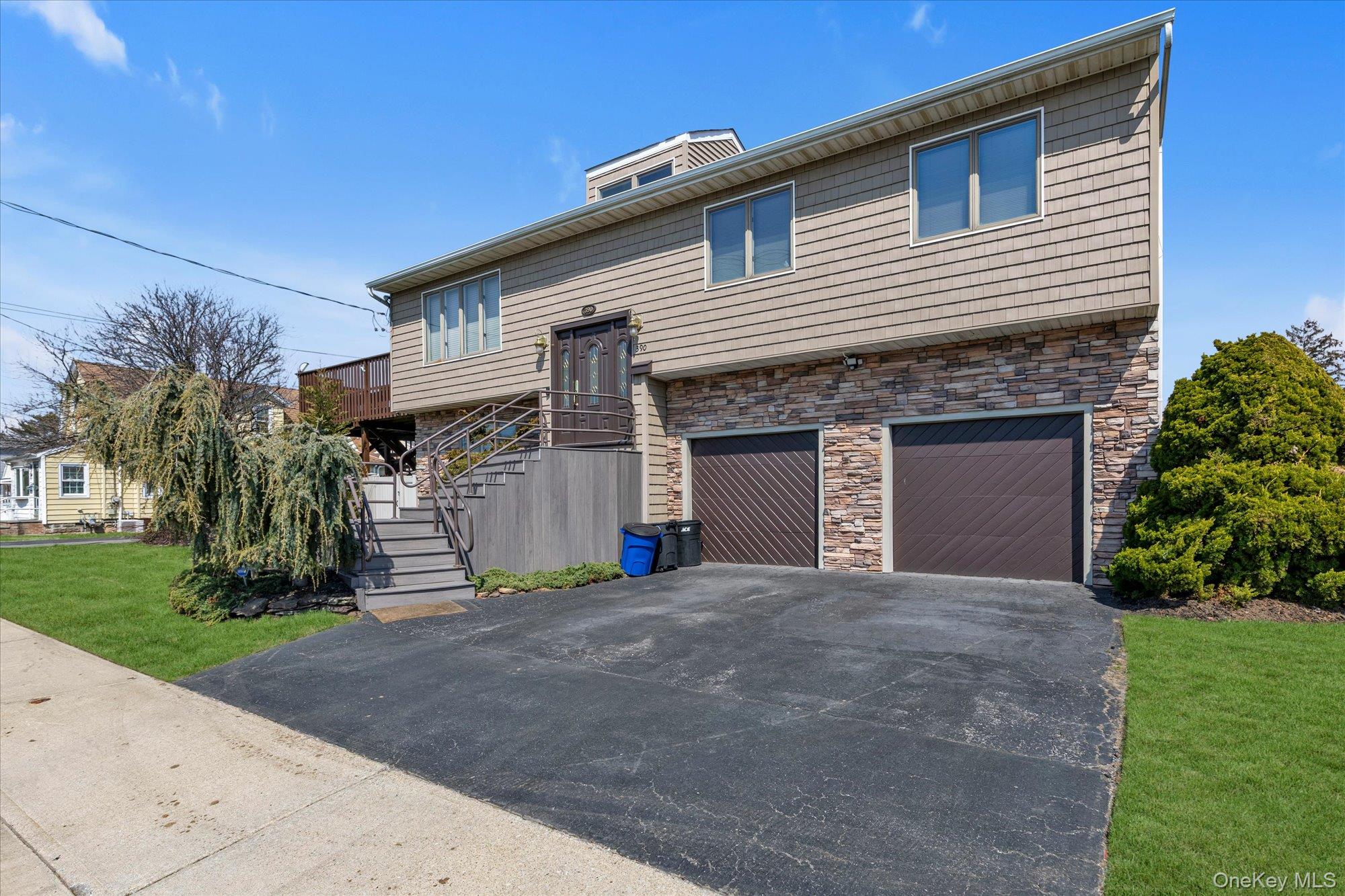 390 Silver Lane