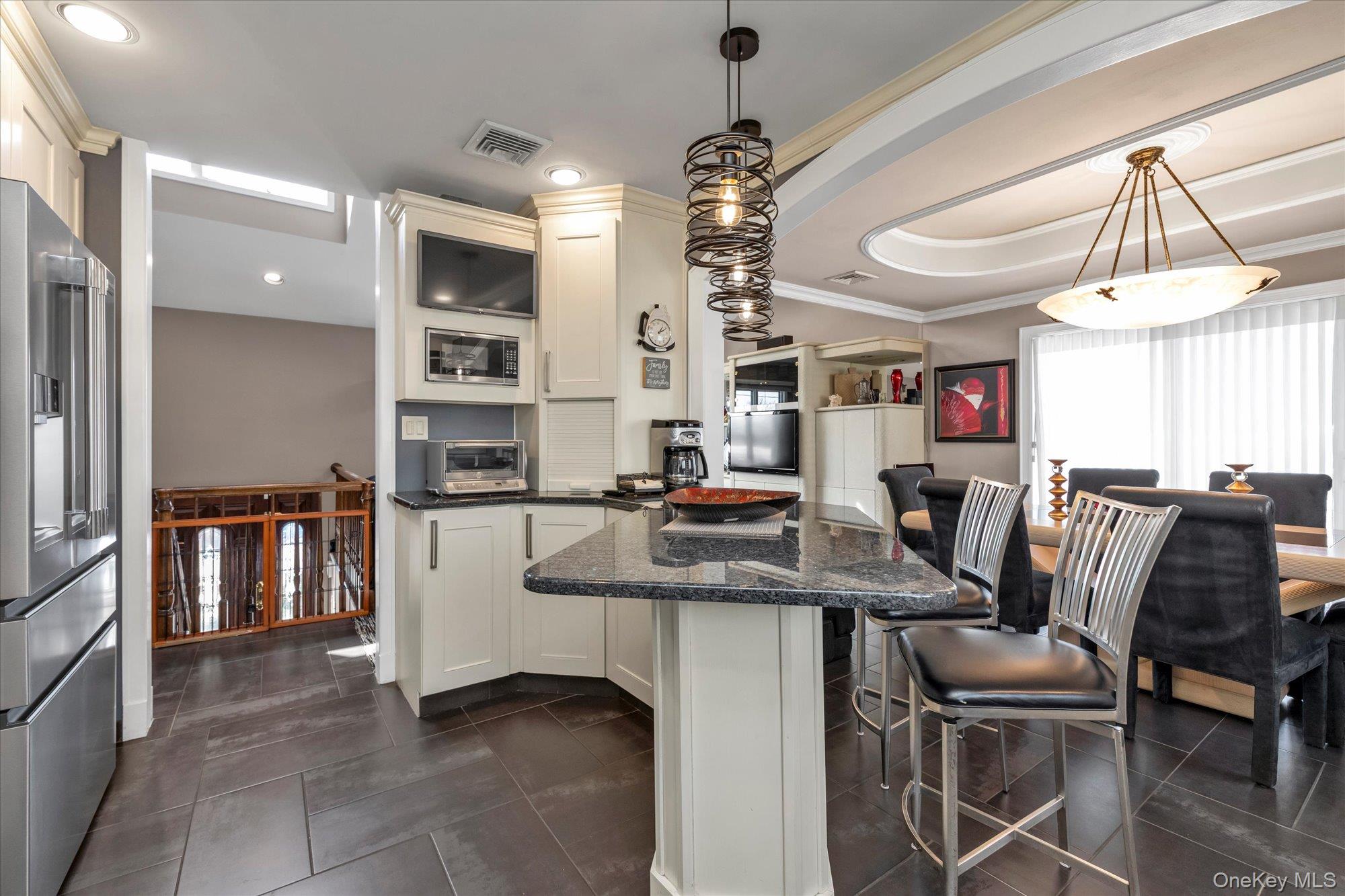 390 Silver Lane