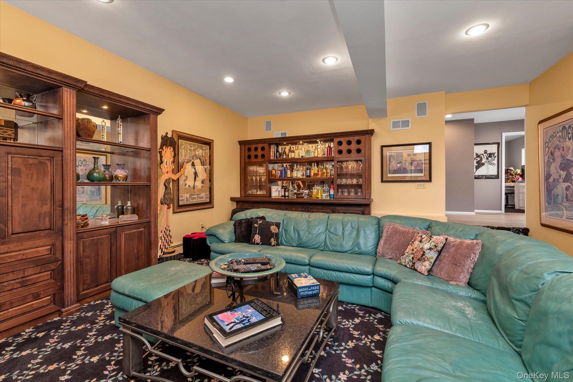 390 Silver Lane