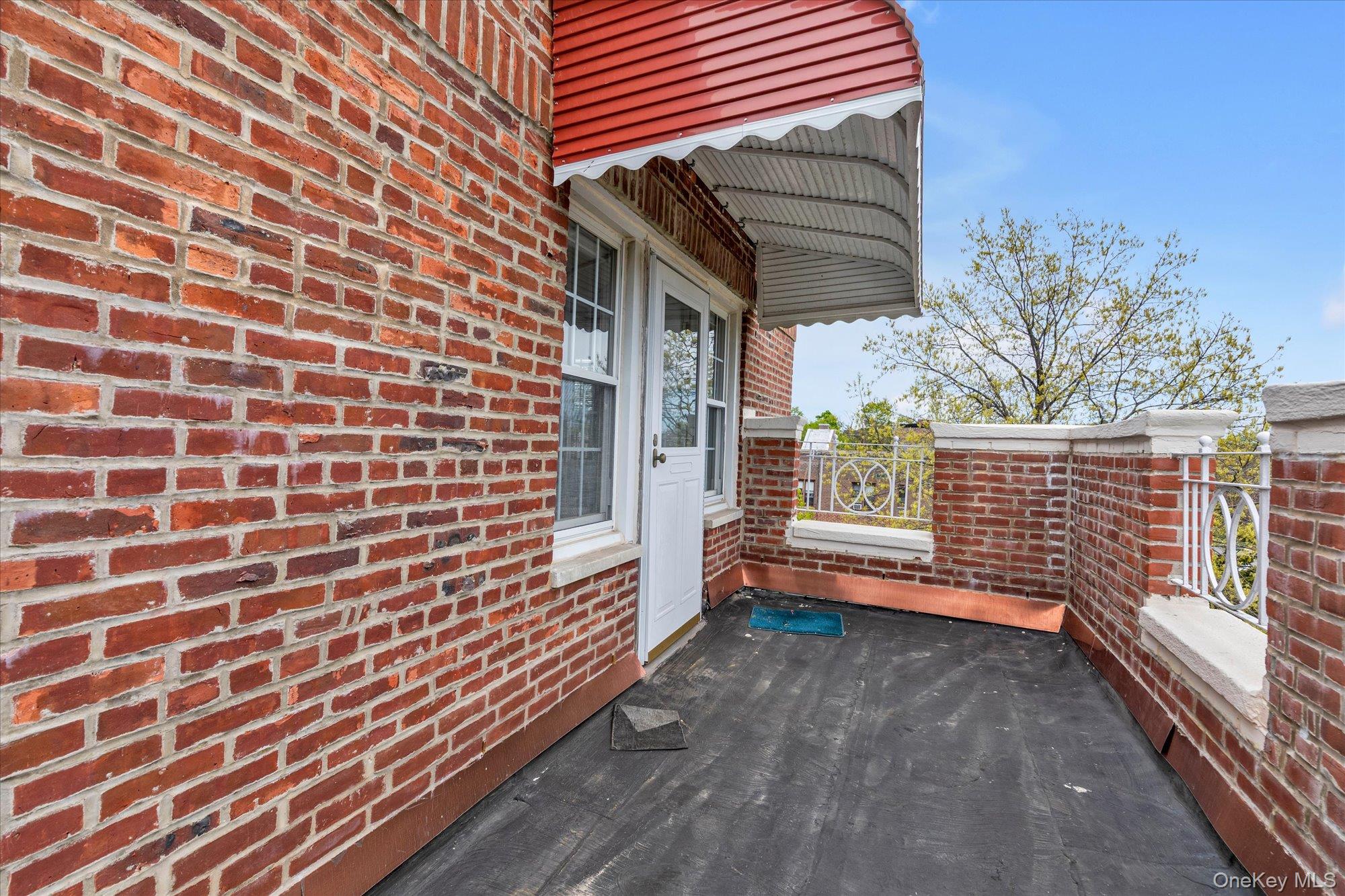 102 S Village Avenue Unit: 3B