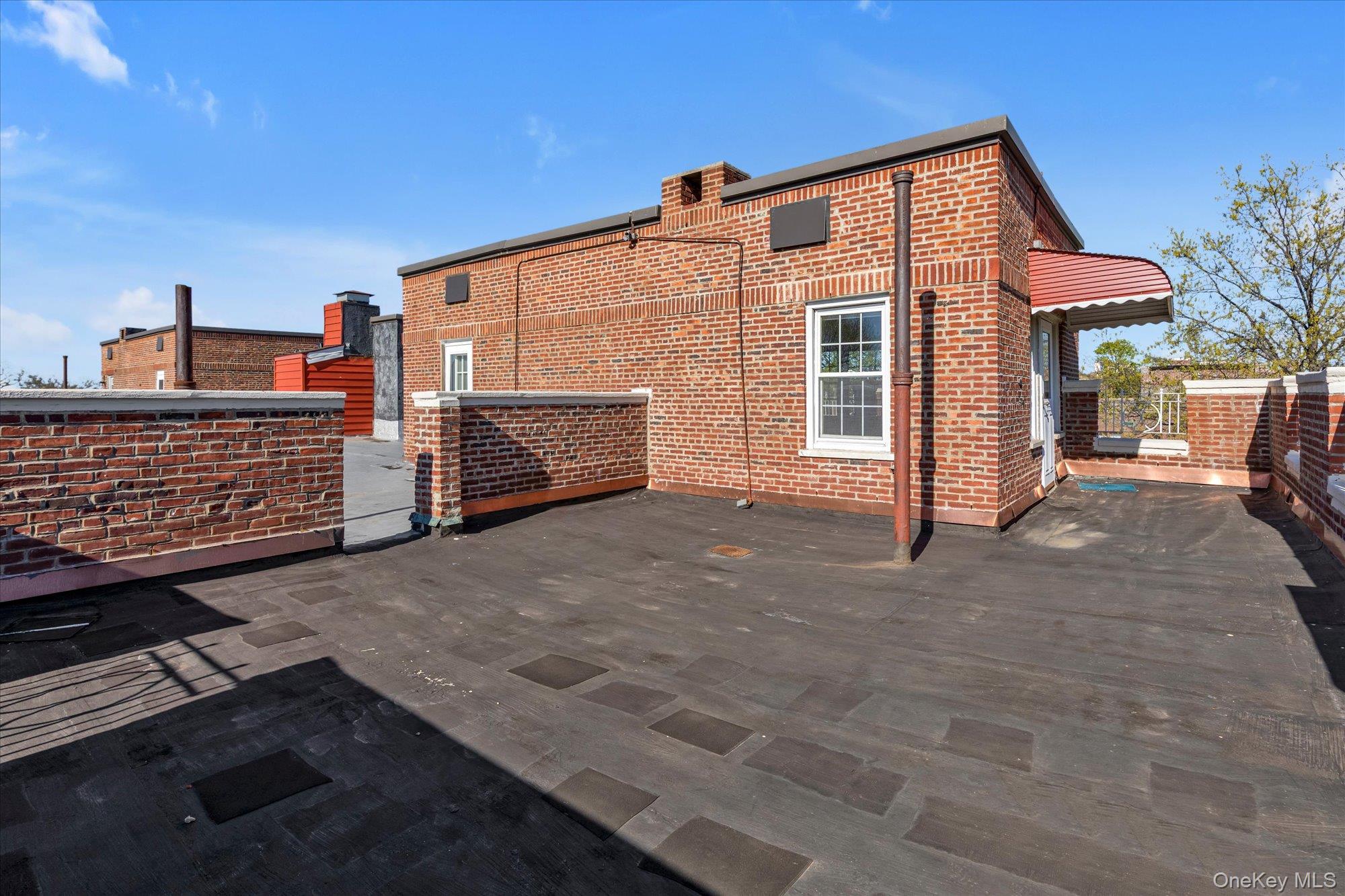 102 S Village Avenue Unit: 3B