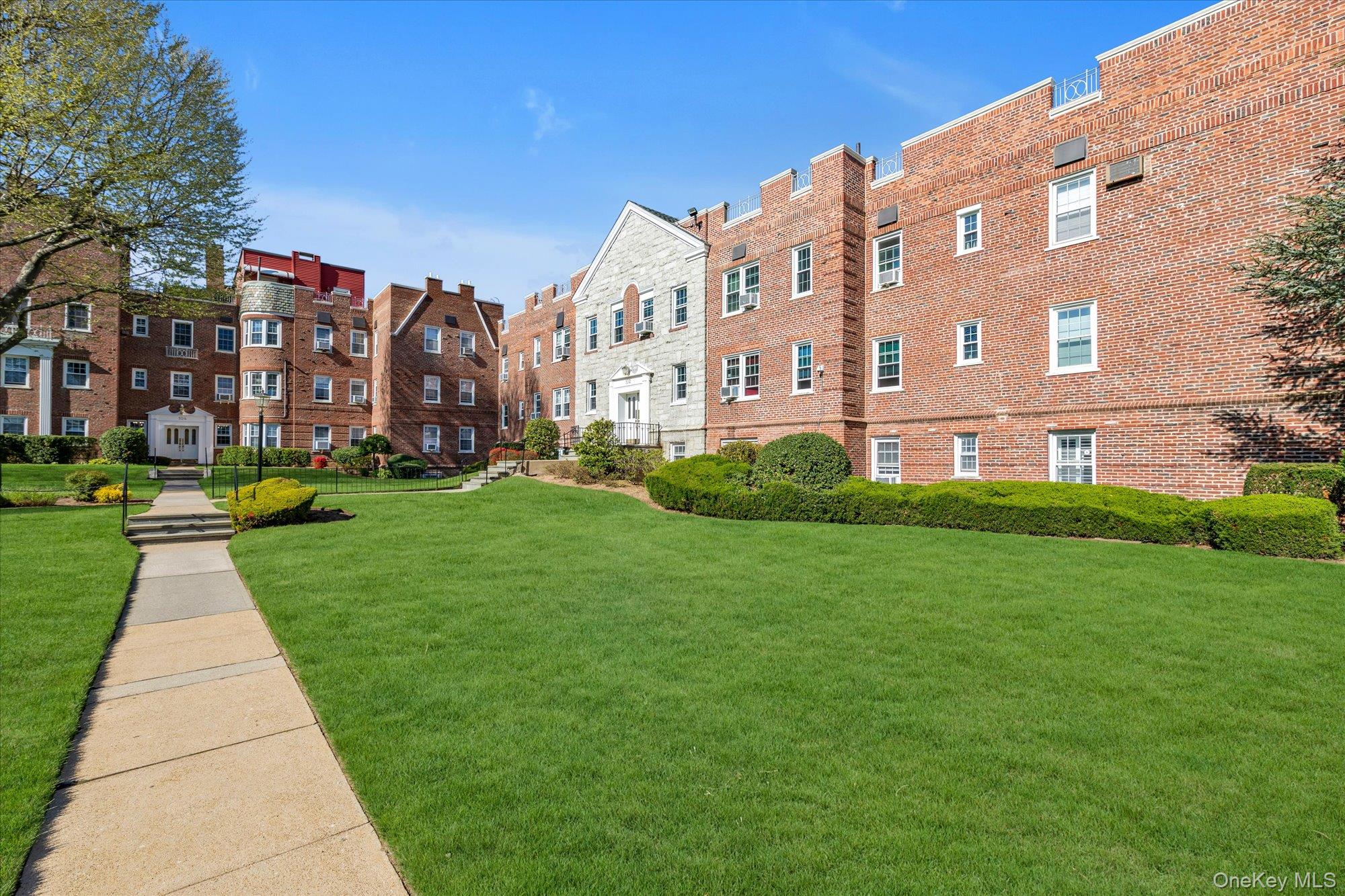 102 S Village Avenue Unit: 3B