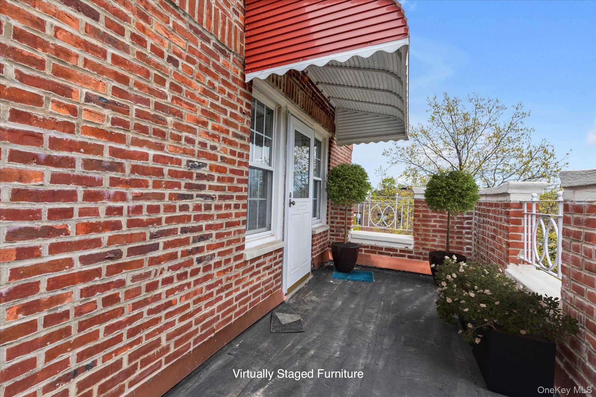102 S Village Avenue Unit: 3B
