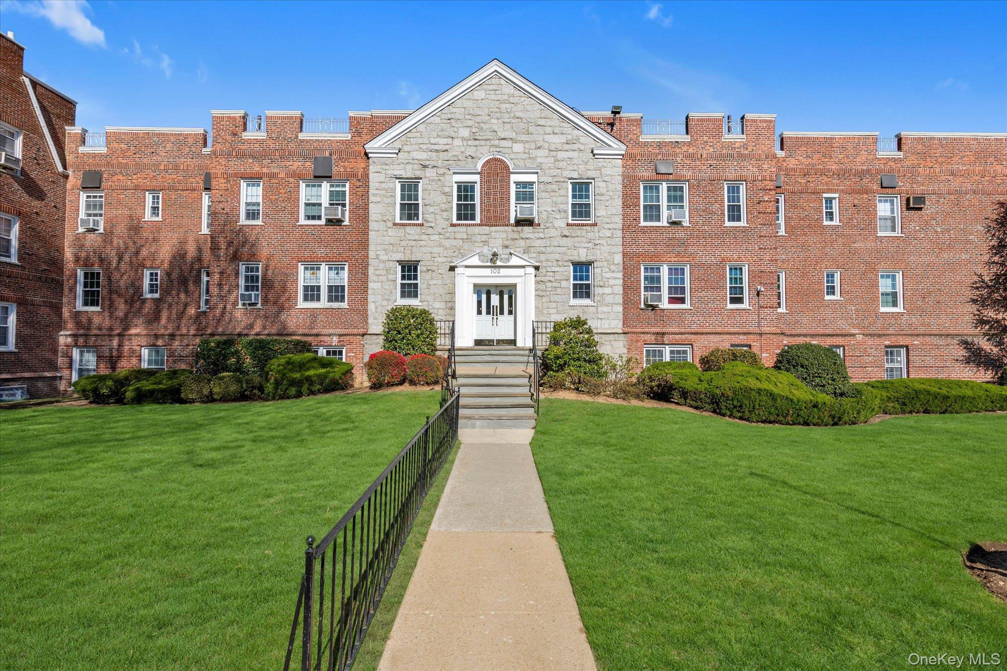 102 S Village Avenue Unit: 3B