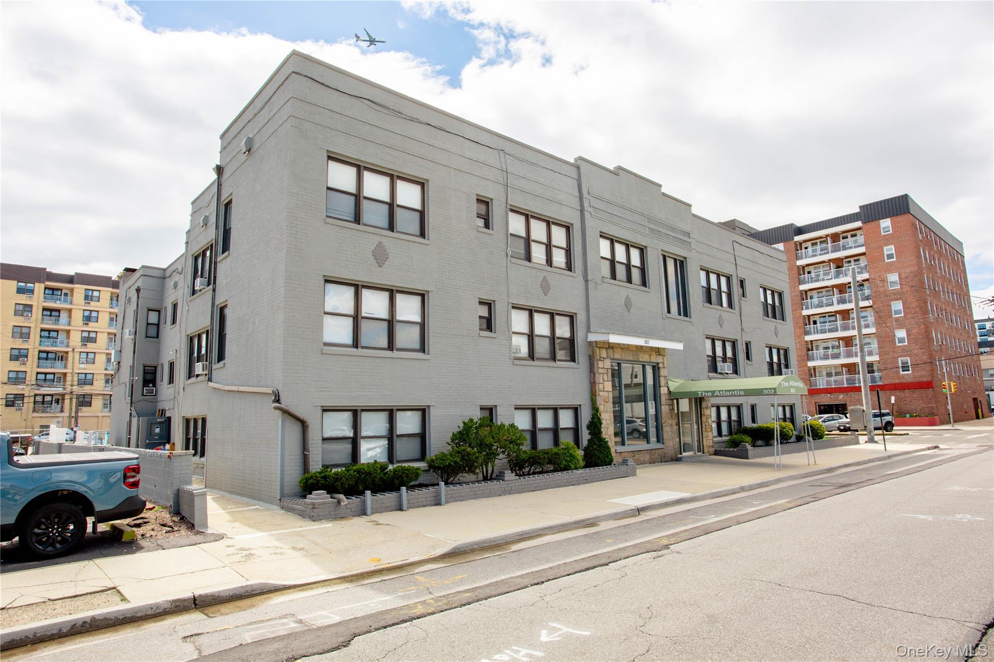 302 E Broadway Unit: 2H