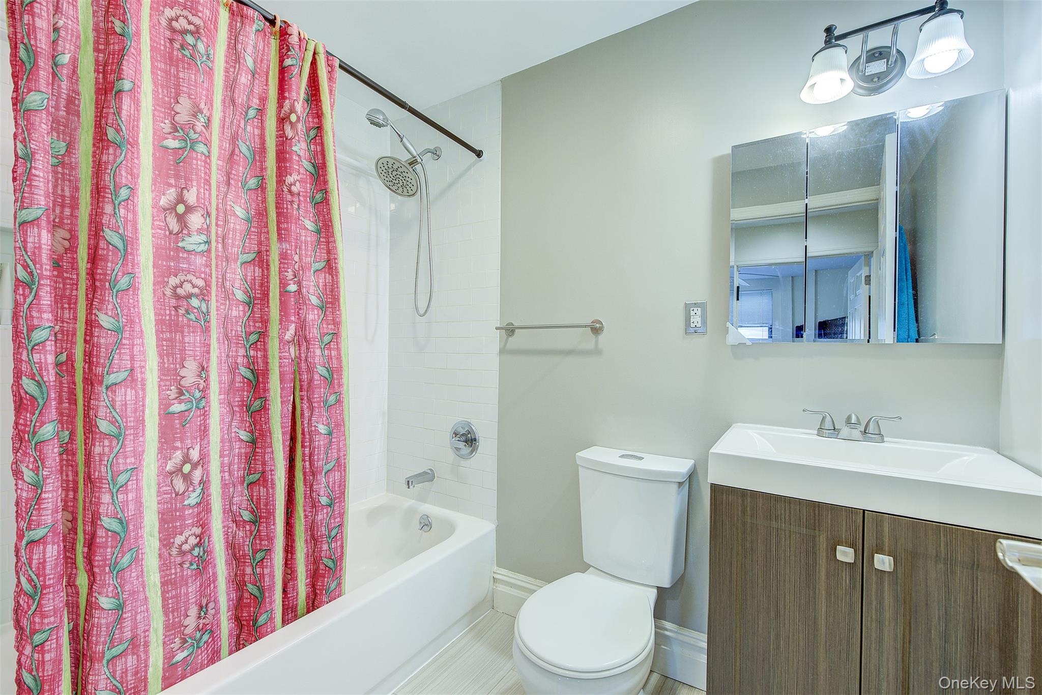 135-46 Grand Central Parkway Unit: 4C