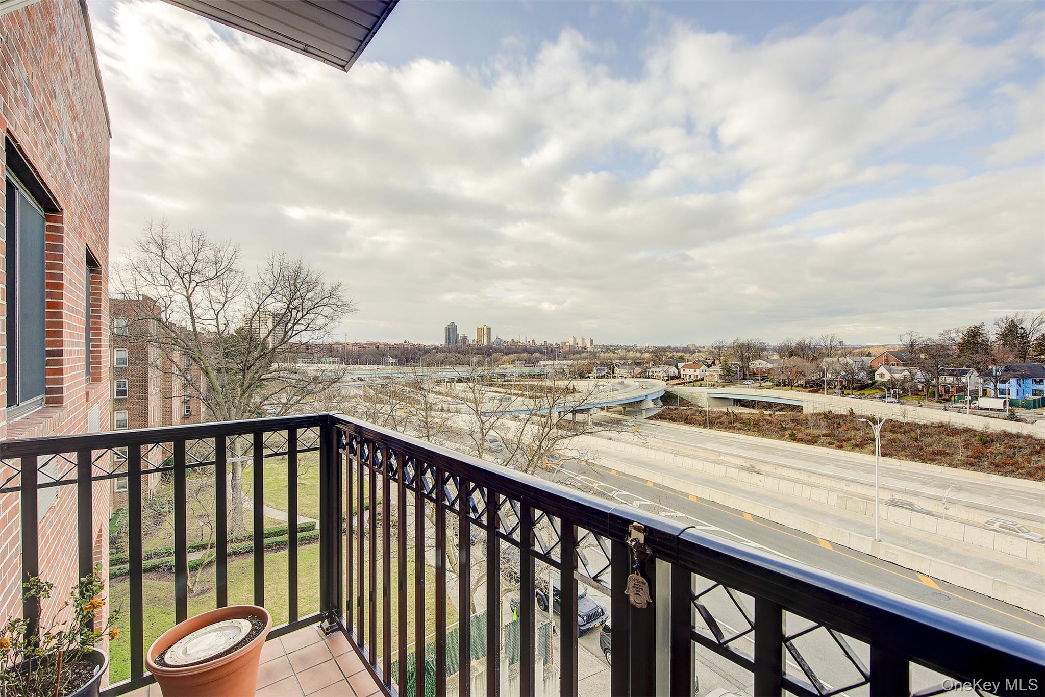 135-46 Grand Central Parkway Unit: 4C