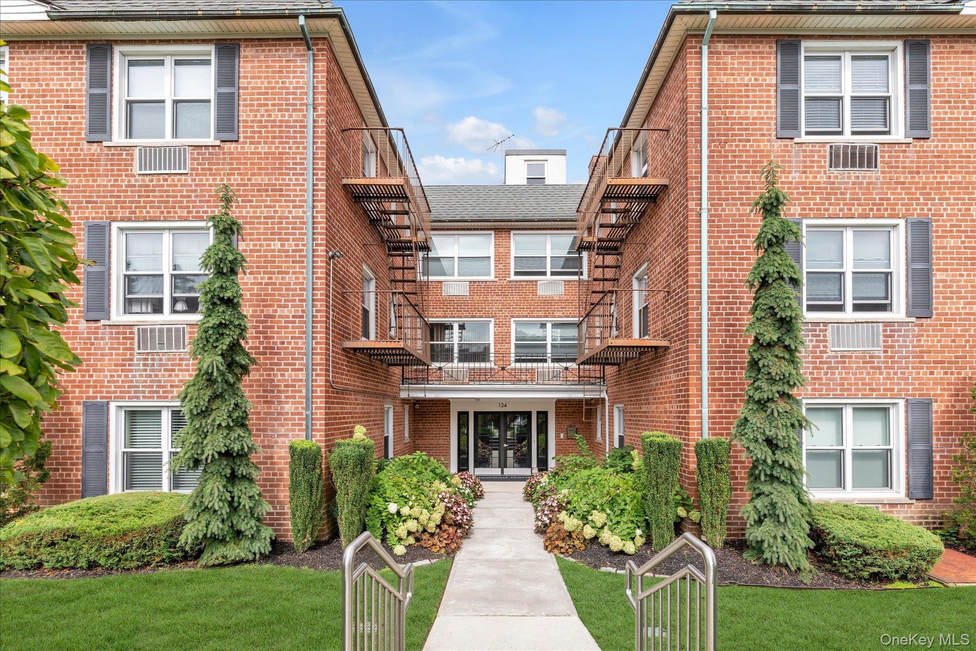 124 S Park Avenue Unit: 1-P