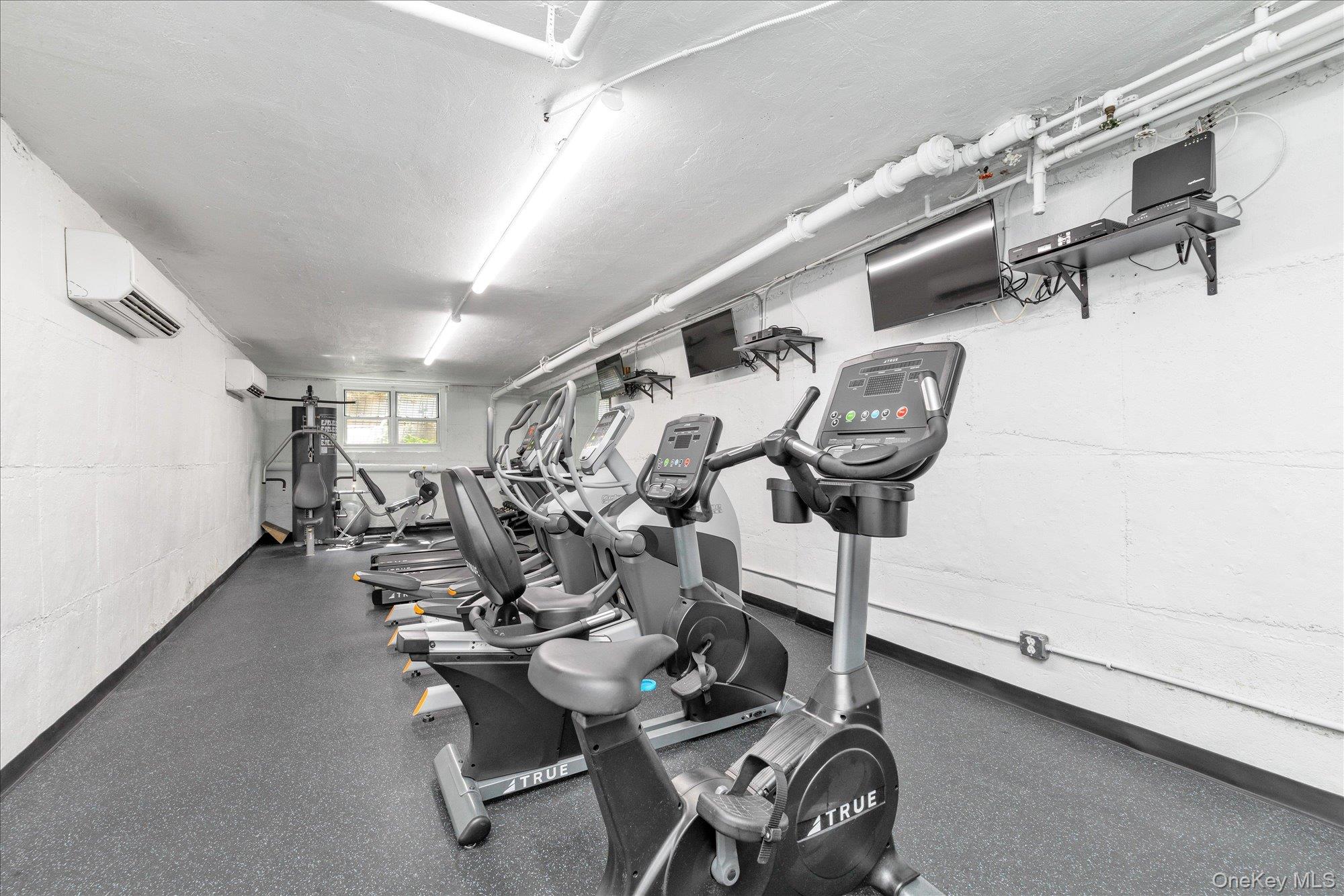 124 S Park Avenue Unit: 1-P