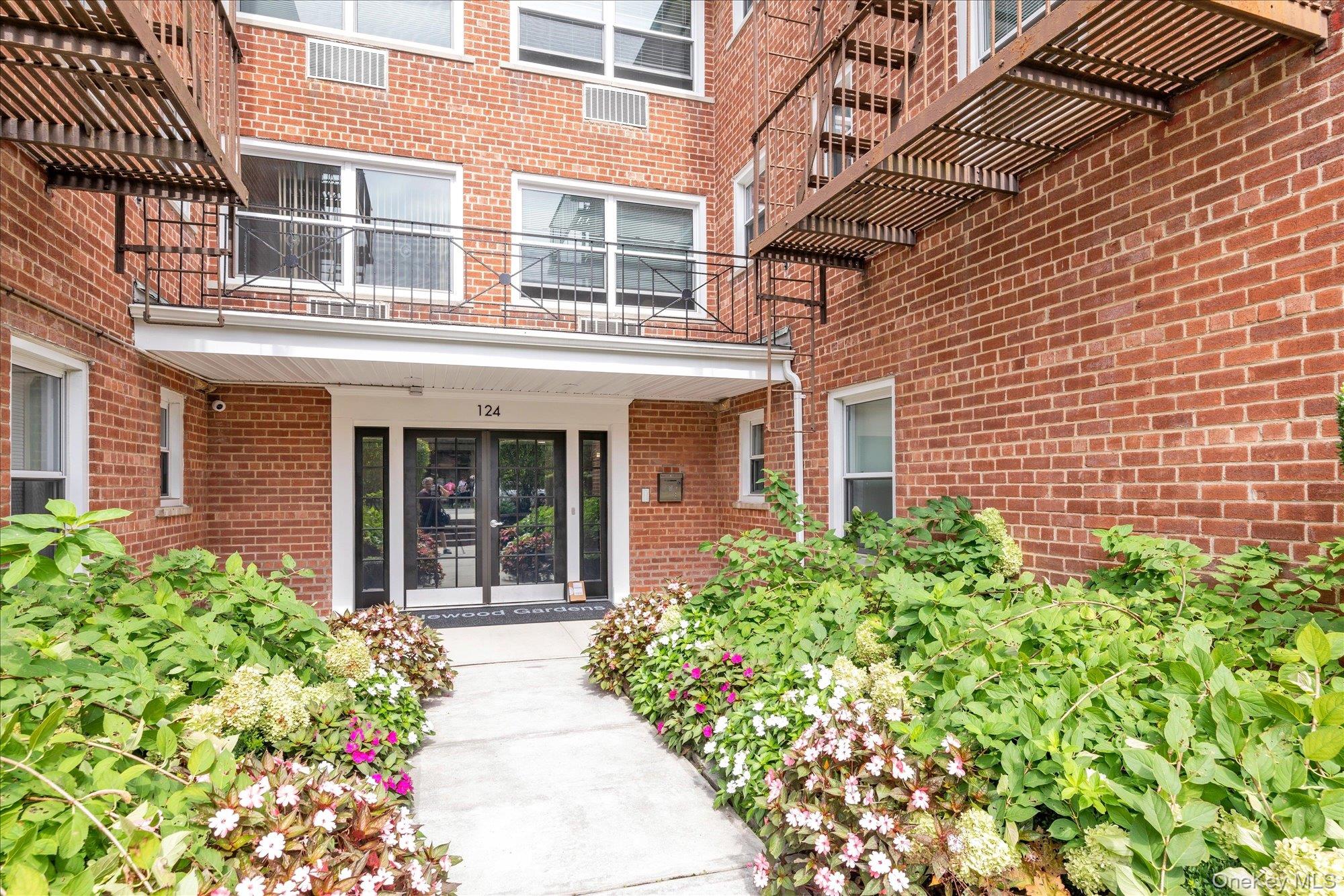 124 S Park Avenue Unit: 1-P