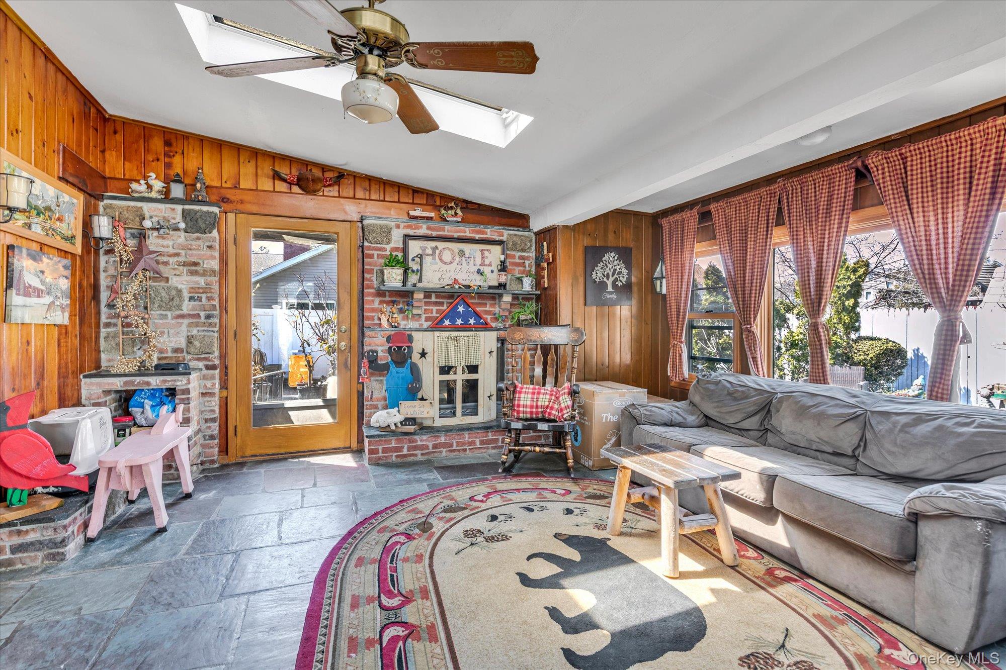 1118 W Broadway