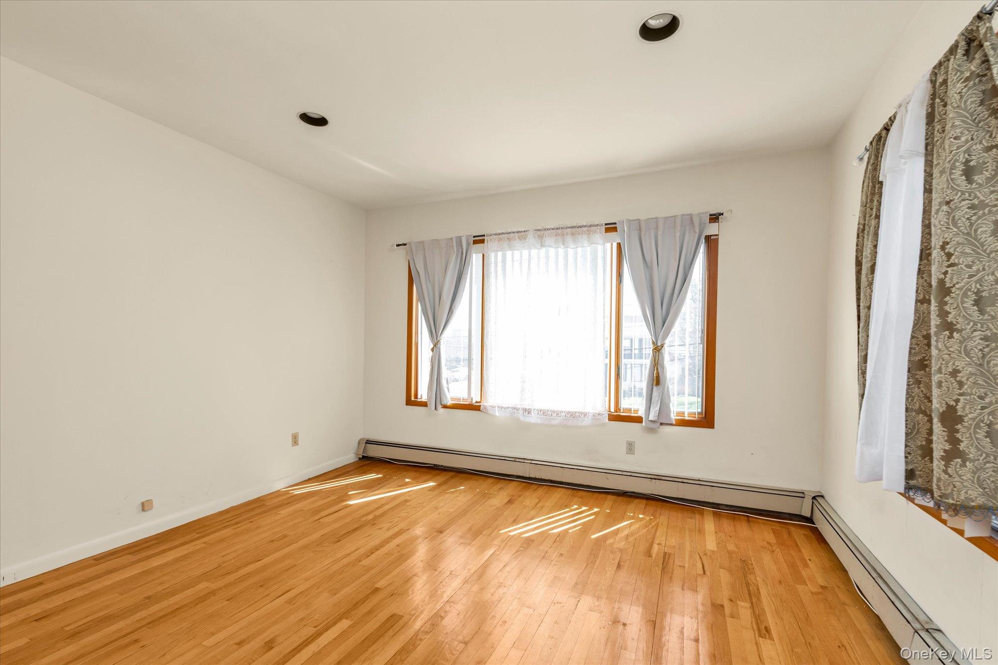 1118 W Broadway