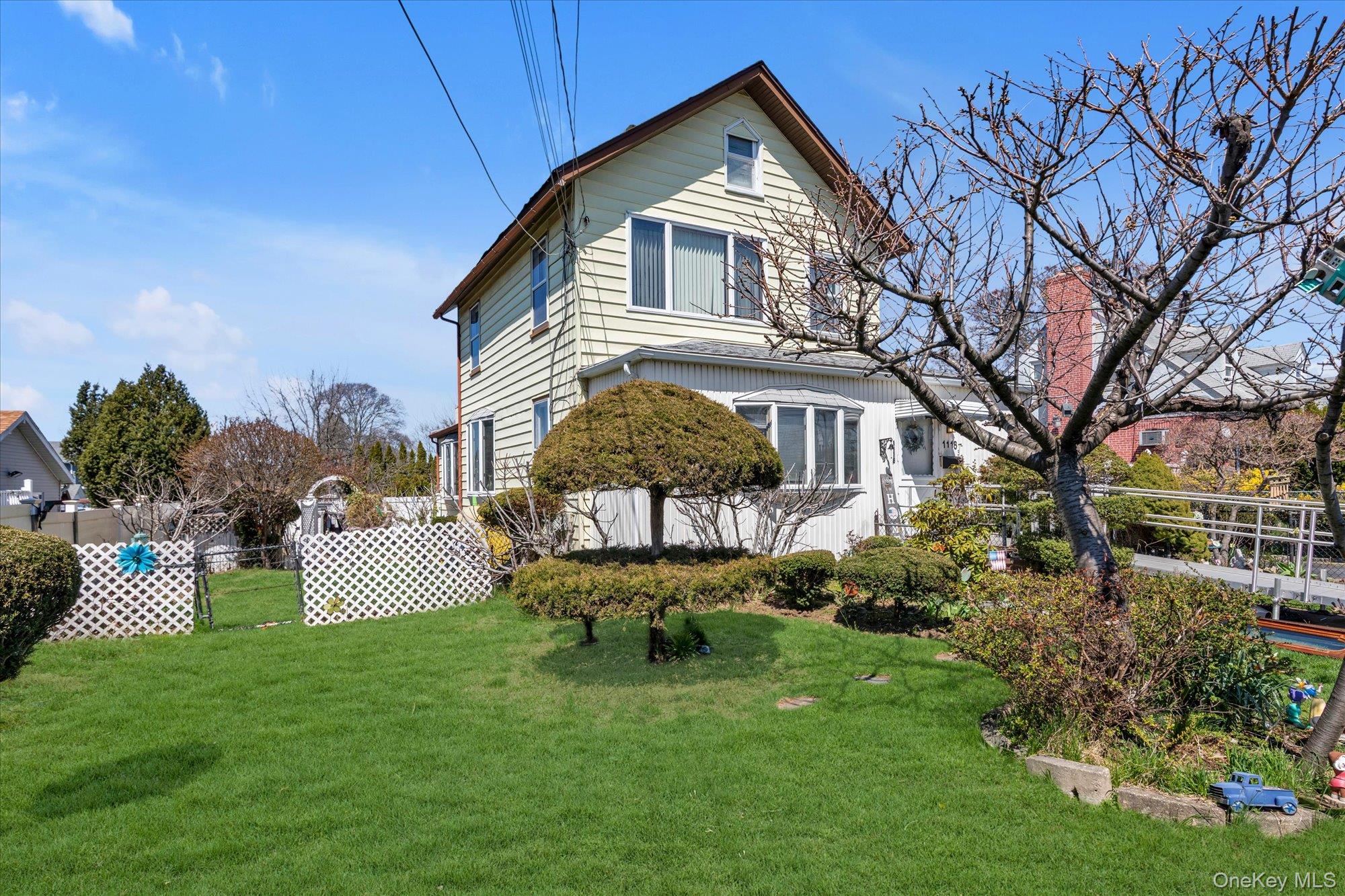 1118 W Broadway