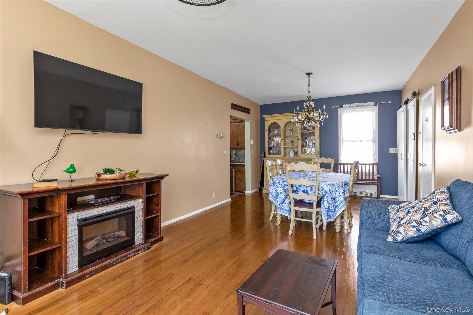1118 W Broadway