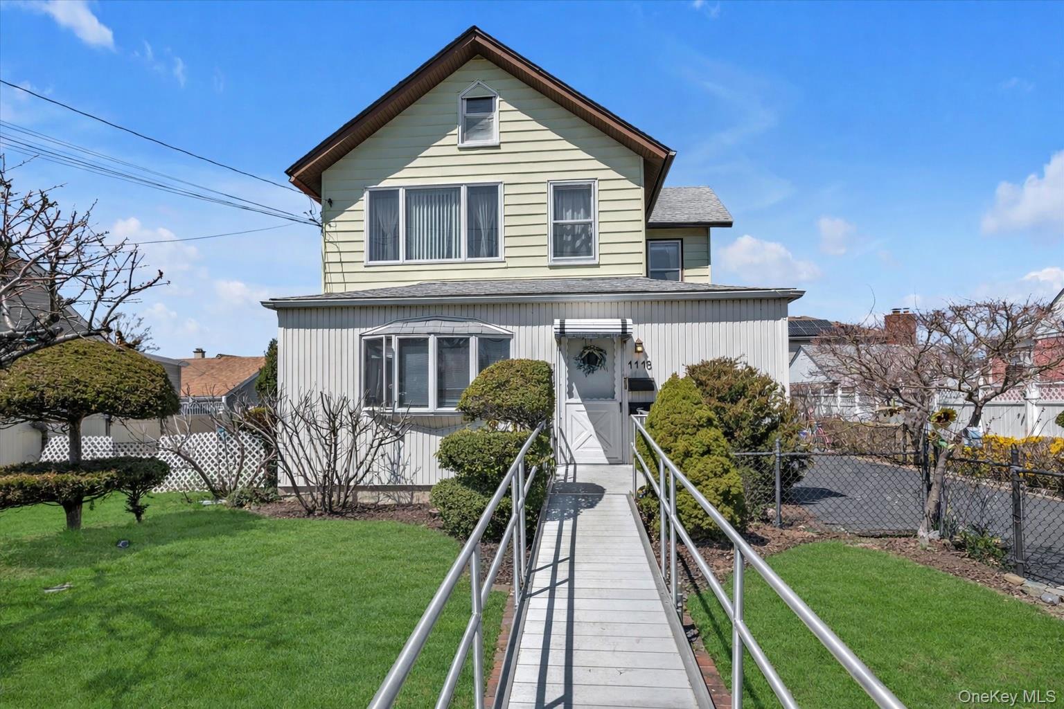 1118 W Broadway
