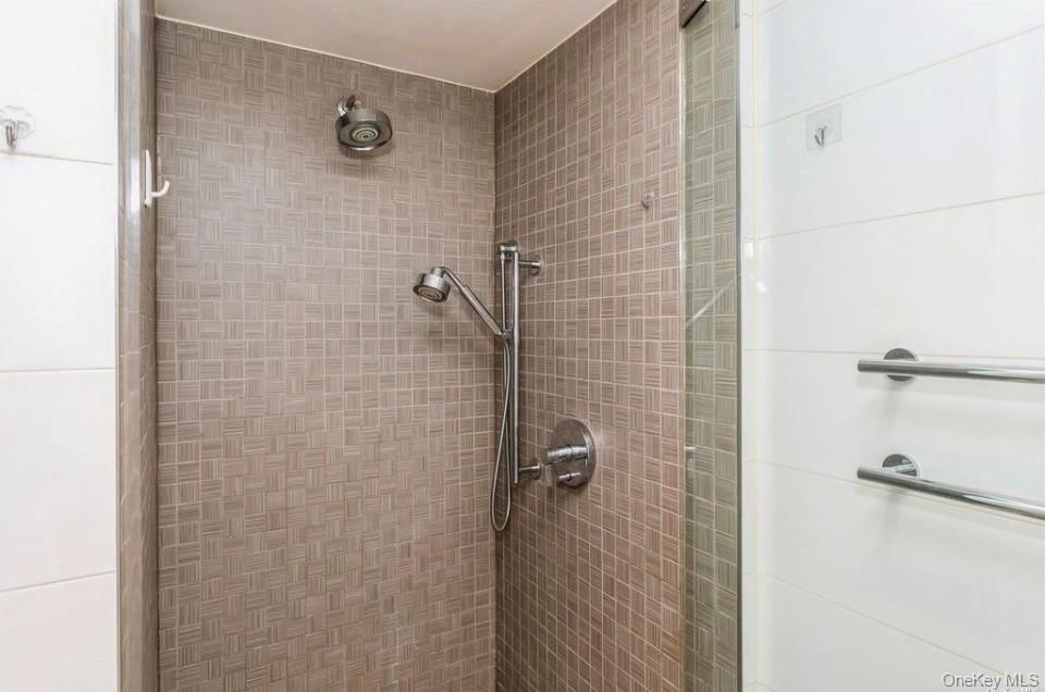 39-16 Prince Street Unit: 7E