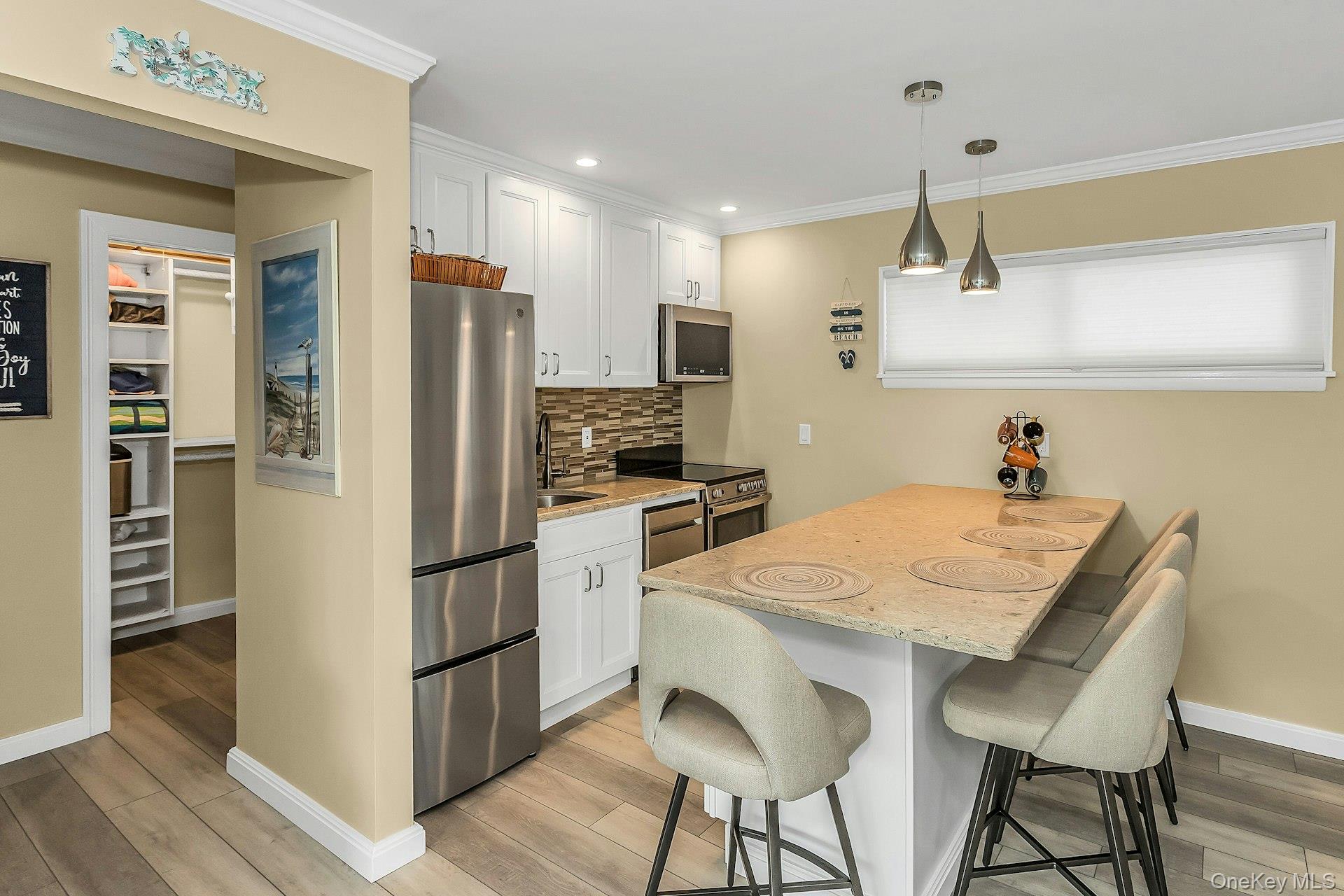 281 Dune Road Unit: 18a