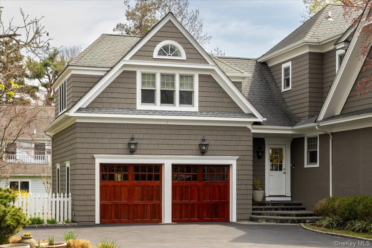 16 Middle Drive