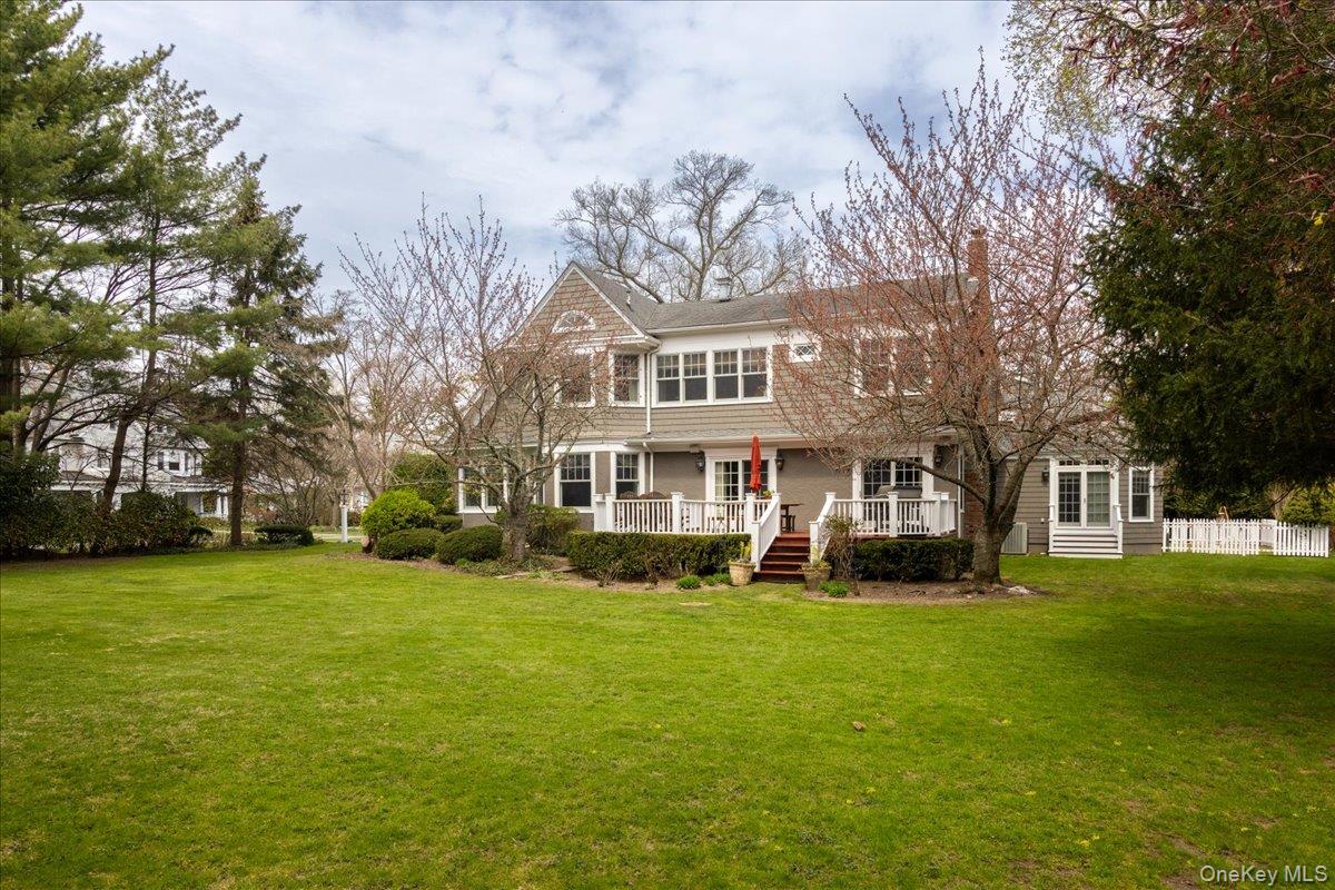 16 Middle Drive
