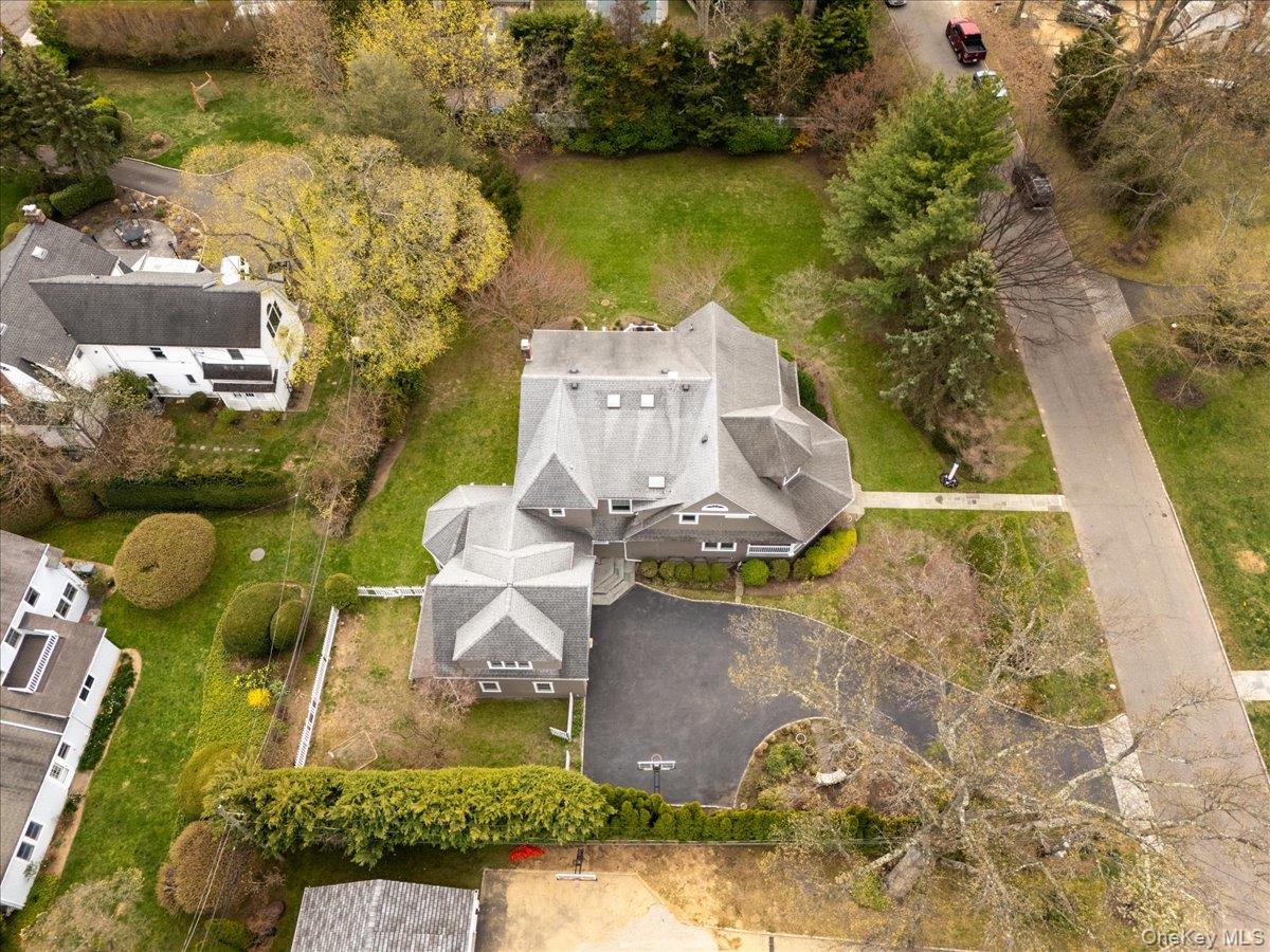 16 Middle Drive